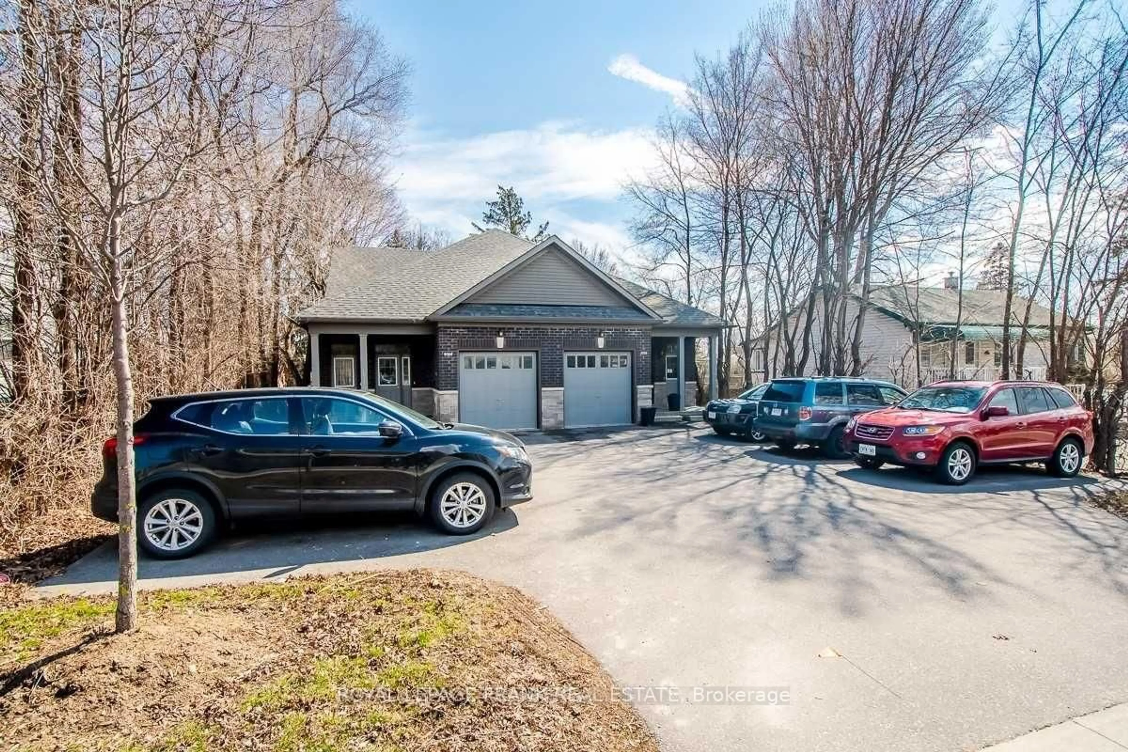 A pic from outside/outdoor area/front of a property/back of a property/a pic from drone, street for 805A Dundas St, Whitby Ontario L1N 2N6