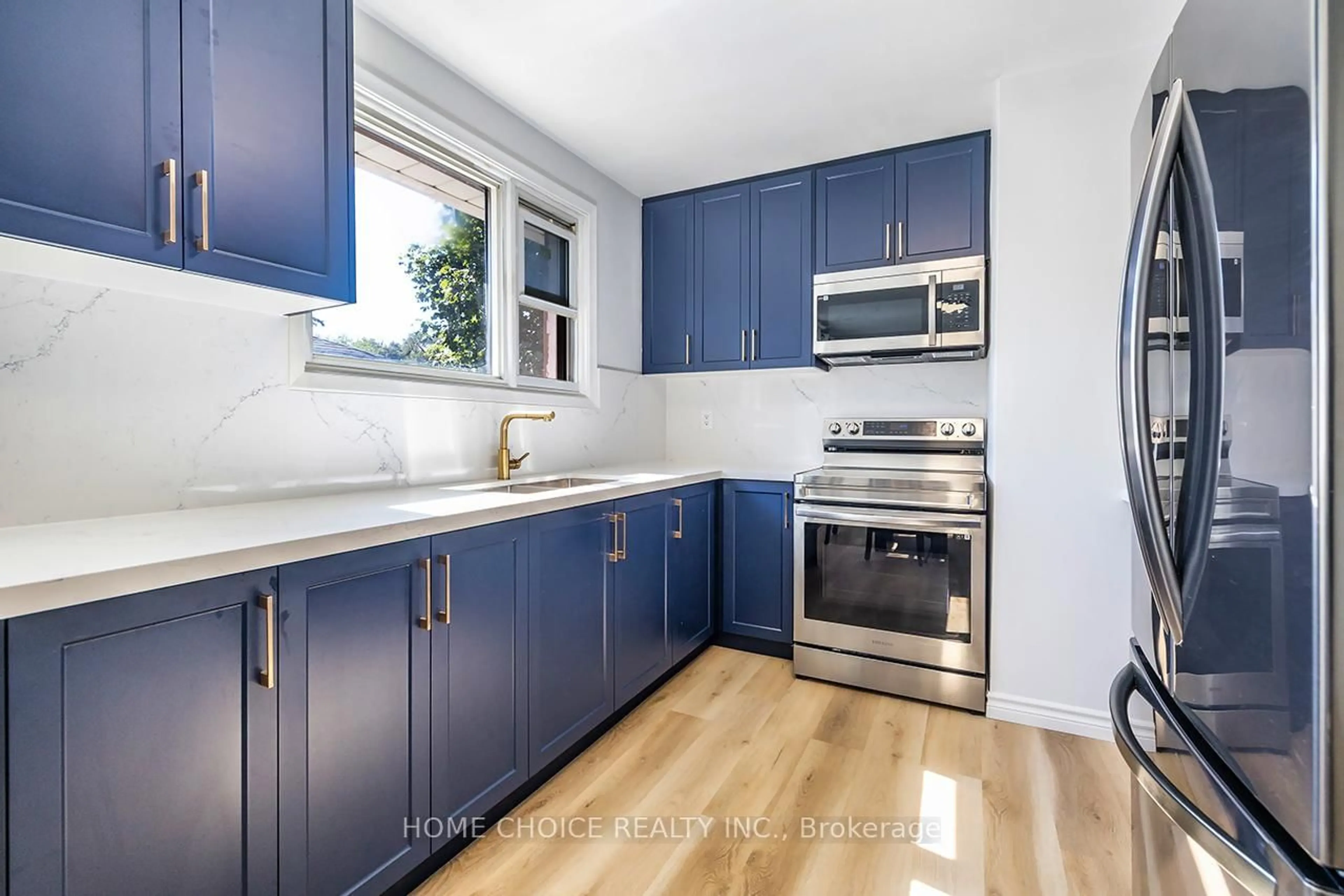 Unknown for 1014 Centre St, Whitby Ontario L1N 4V3