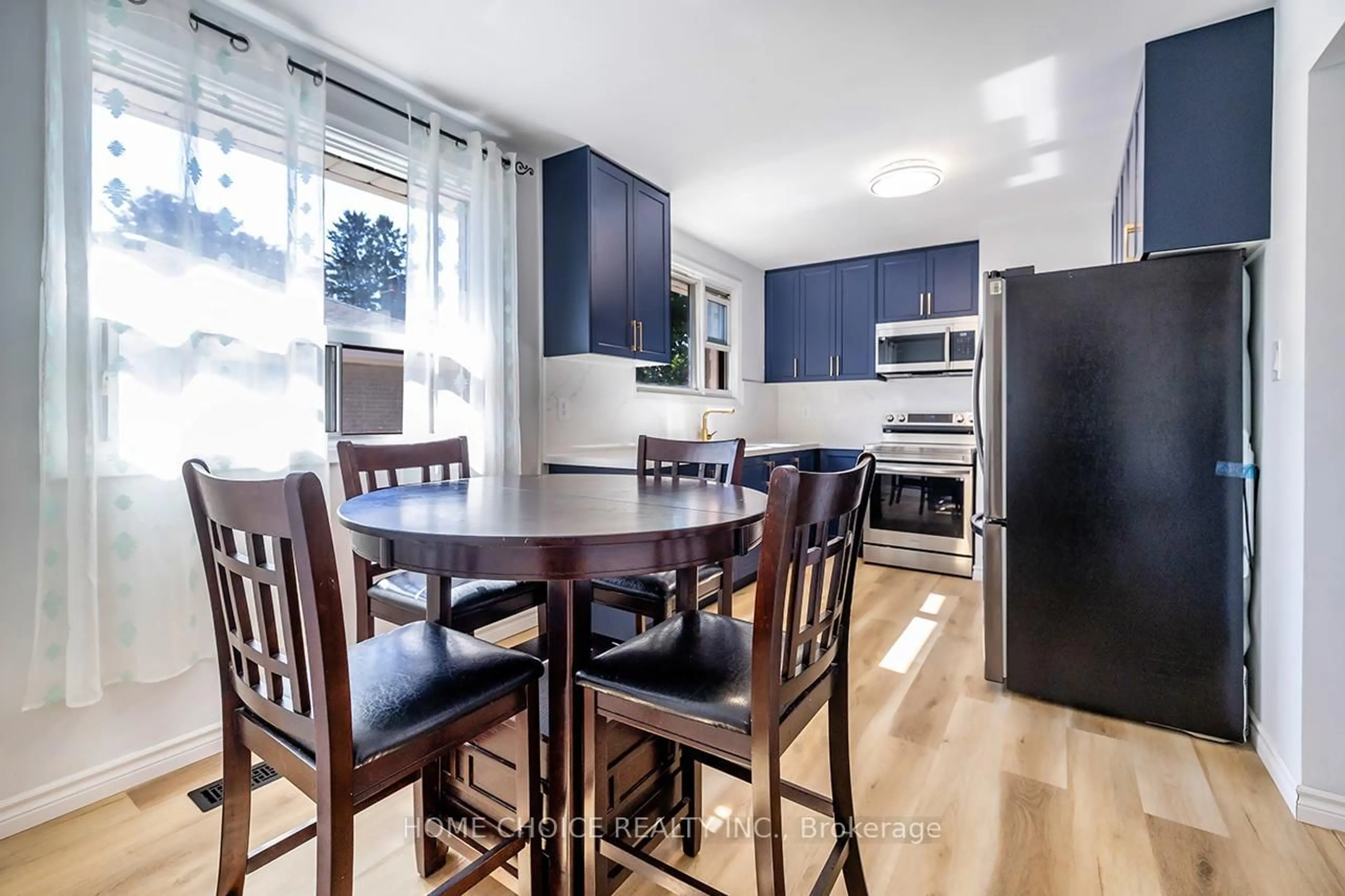 Open concept kitchen, wood/laminate floor for 1014 Centre St, Whitby Ontario L1N 4V3