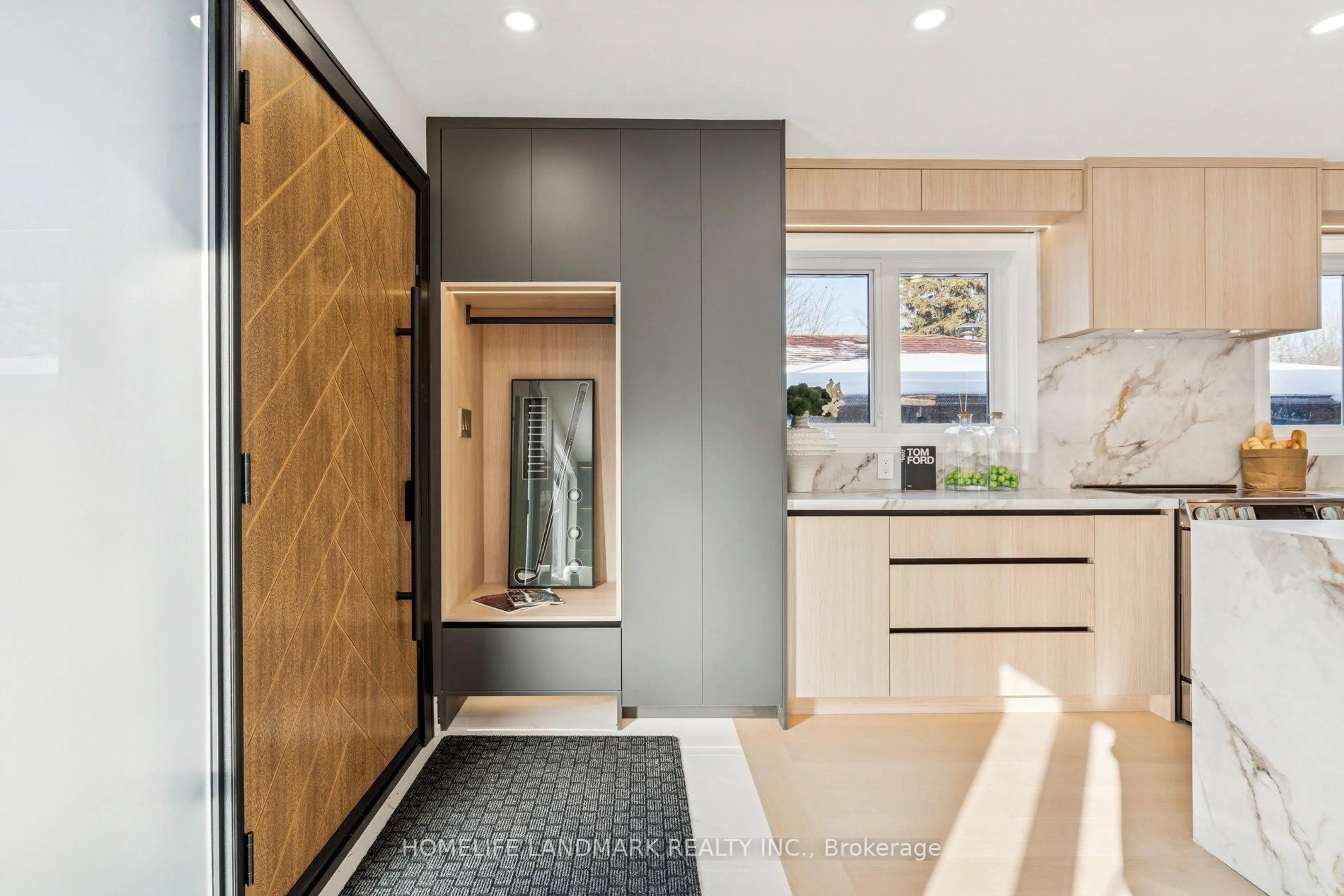 Indoor entryway for 77 Peace Dr, Toronto Ontario M1G 2V3