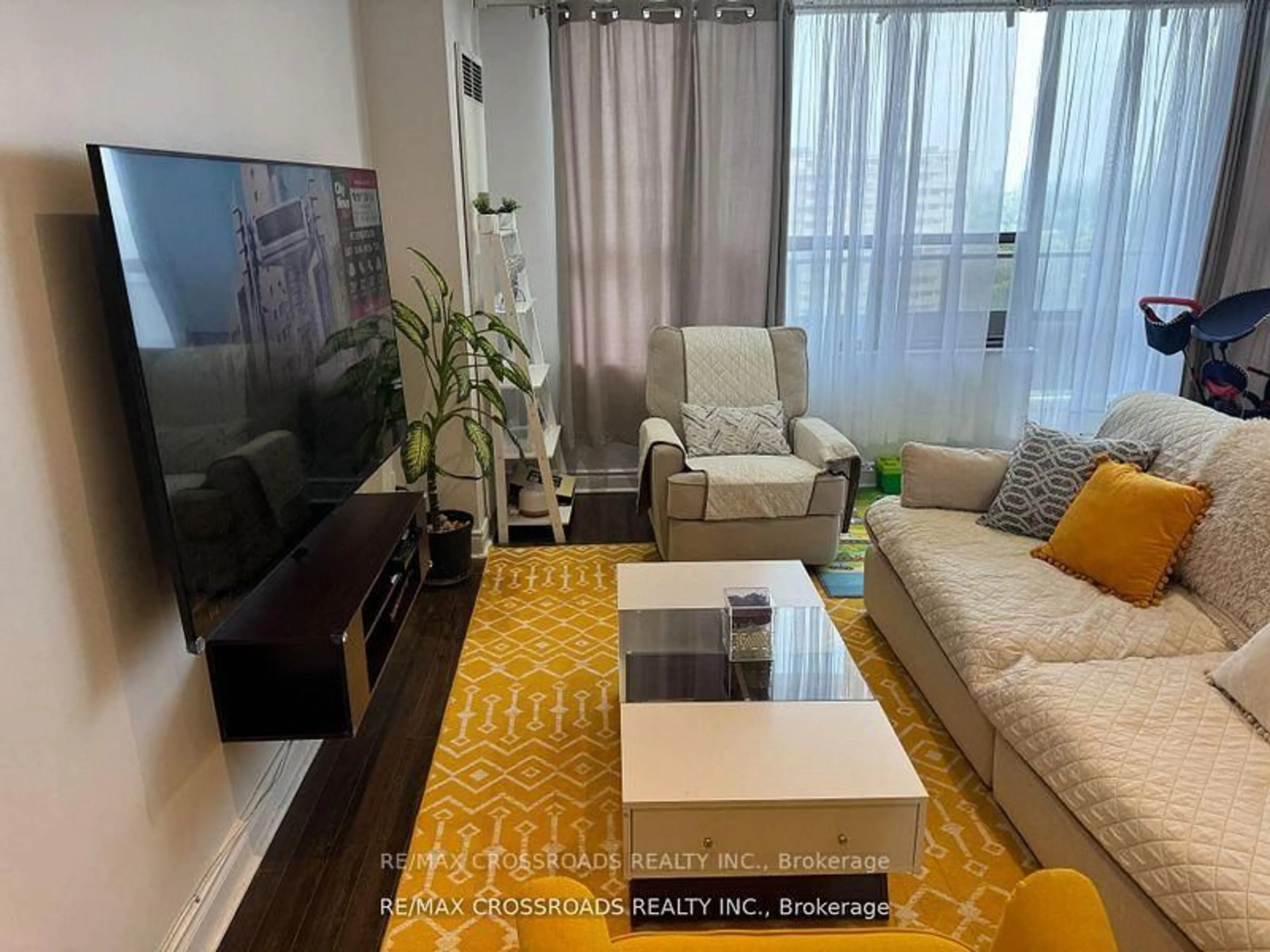 Living room with furniture, unknown for 2721 Victoria Park Ave #PH01, Toronto Ontario M1T 3N6