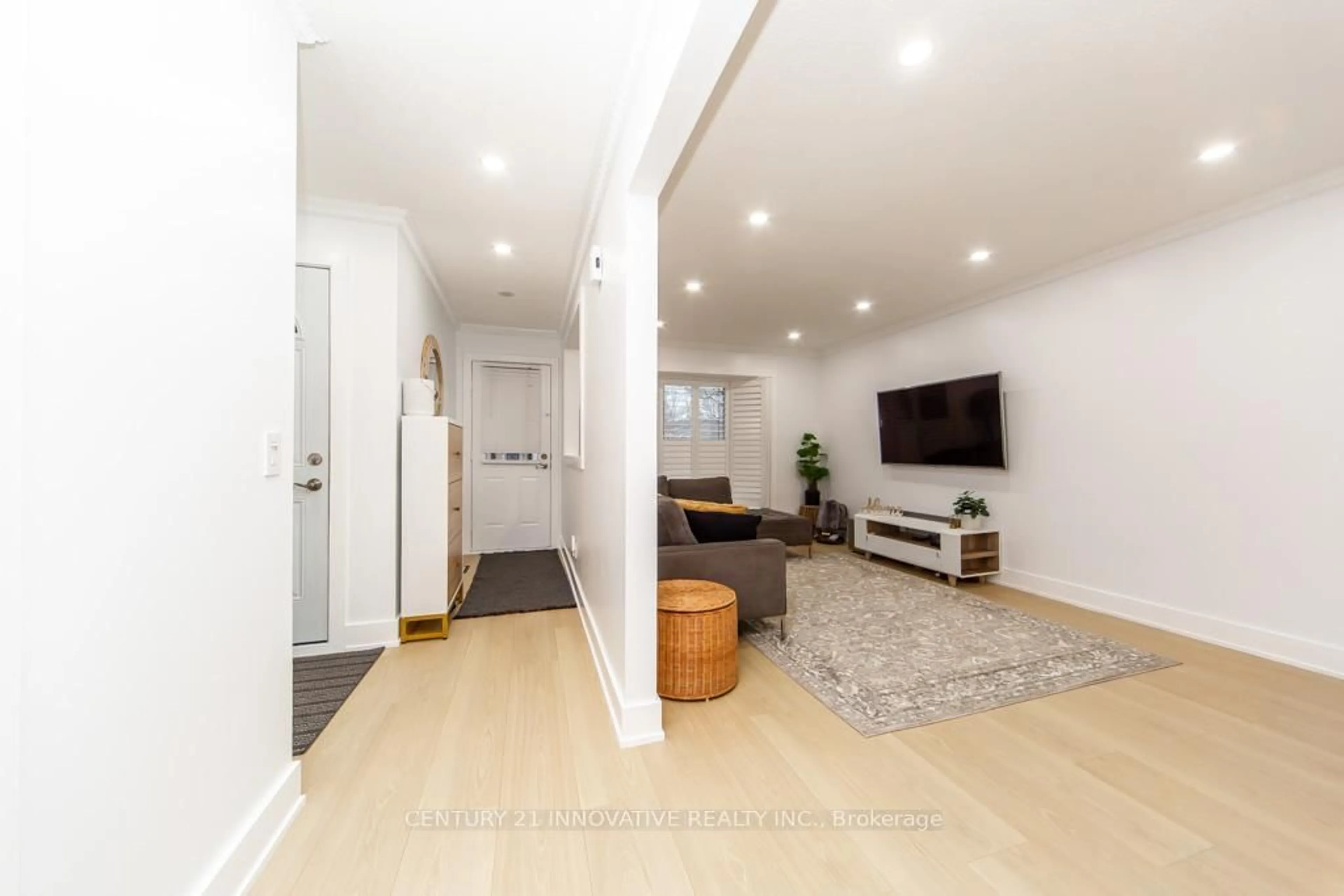Indoor entryway for 79 McKnight Dr, Toronto Ontario M1B 2Z4