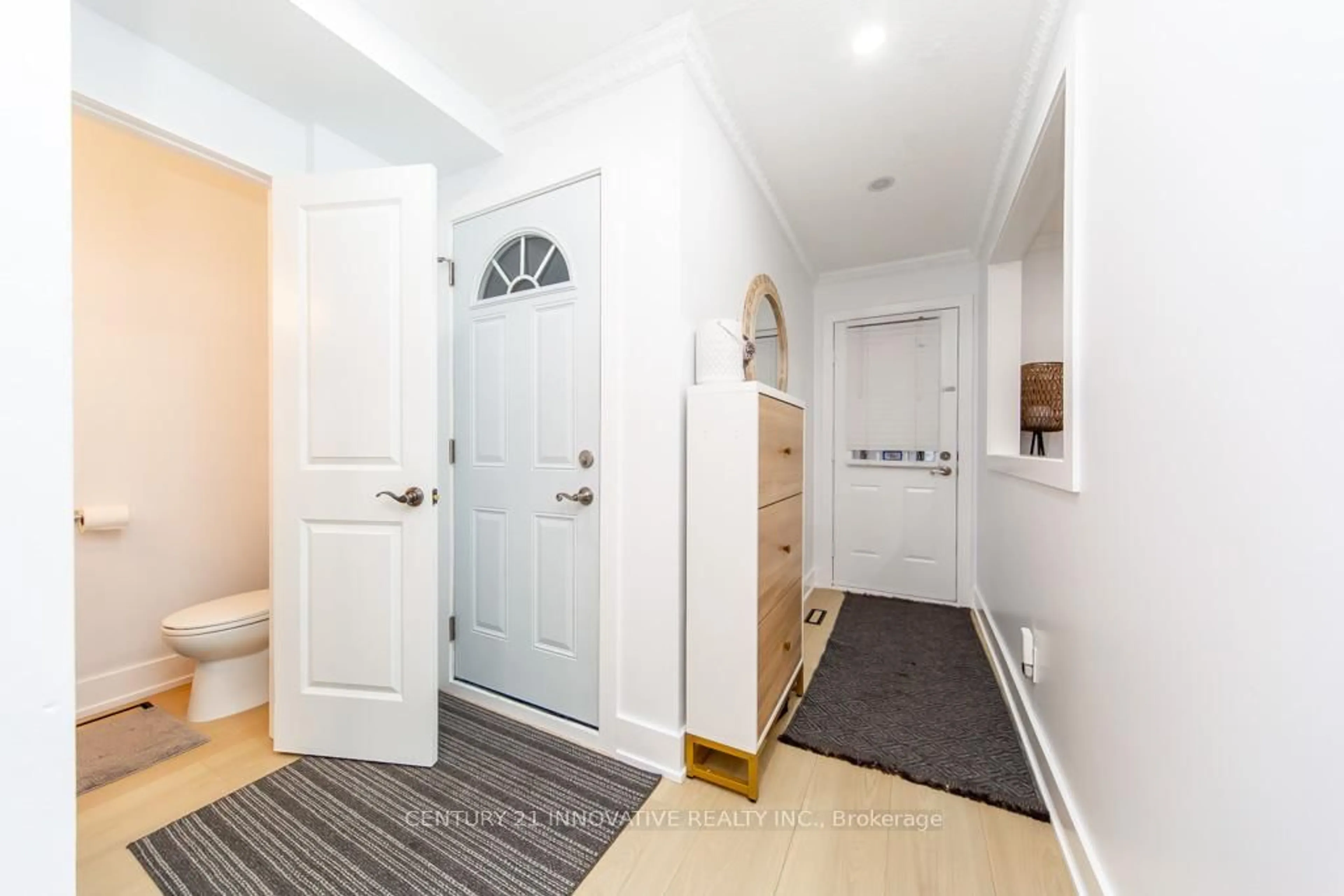 Indoor entryway for 79 McKnight Dr, Toronto Ontario M1B 2Z4