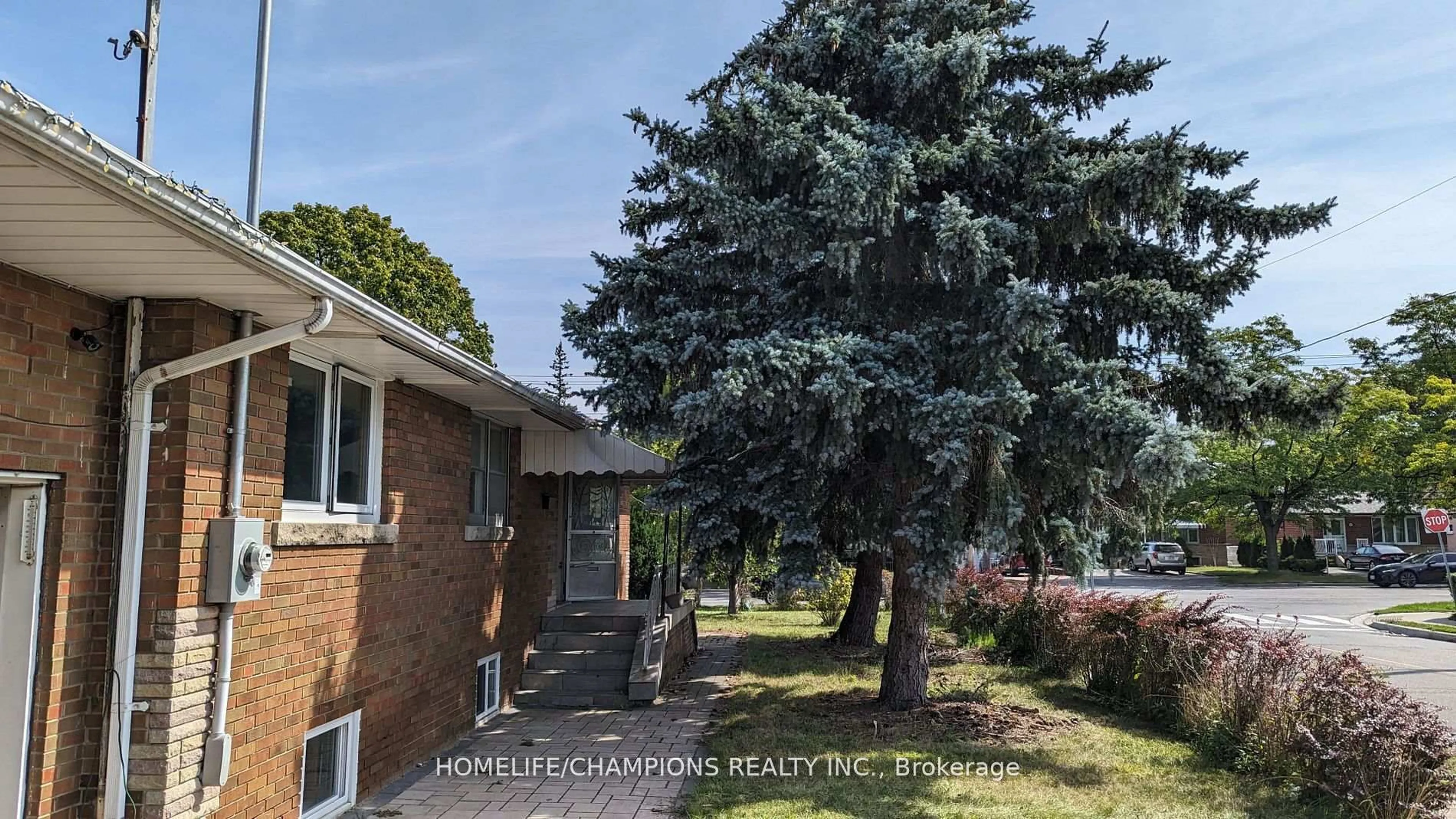 A pic from outside/outdoor area/front of a property/back of a property/a pic from drone, unknown for 36 Galsworthy Ave, Toronto Ontario M1R 2N6