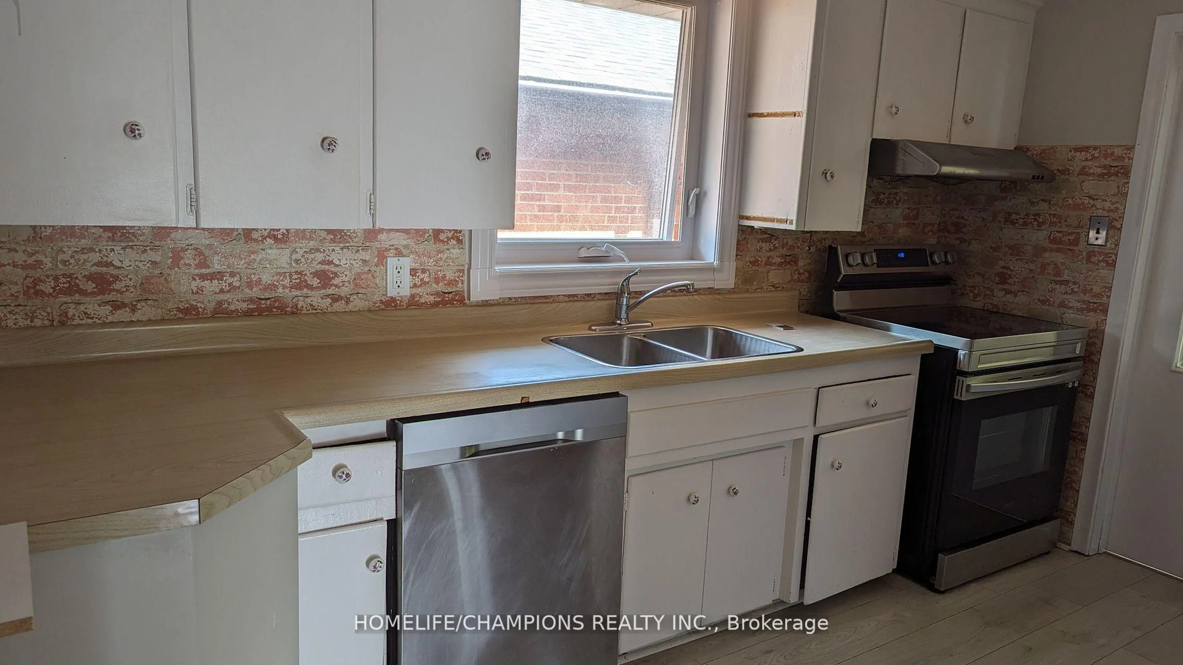 Standard kitchen, ceramic/tile floor for 36 Galsworthy Ave, Toronto Ontario M1R 2N6