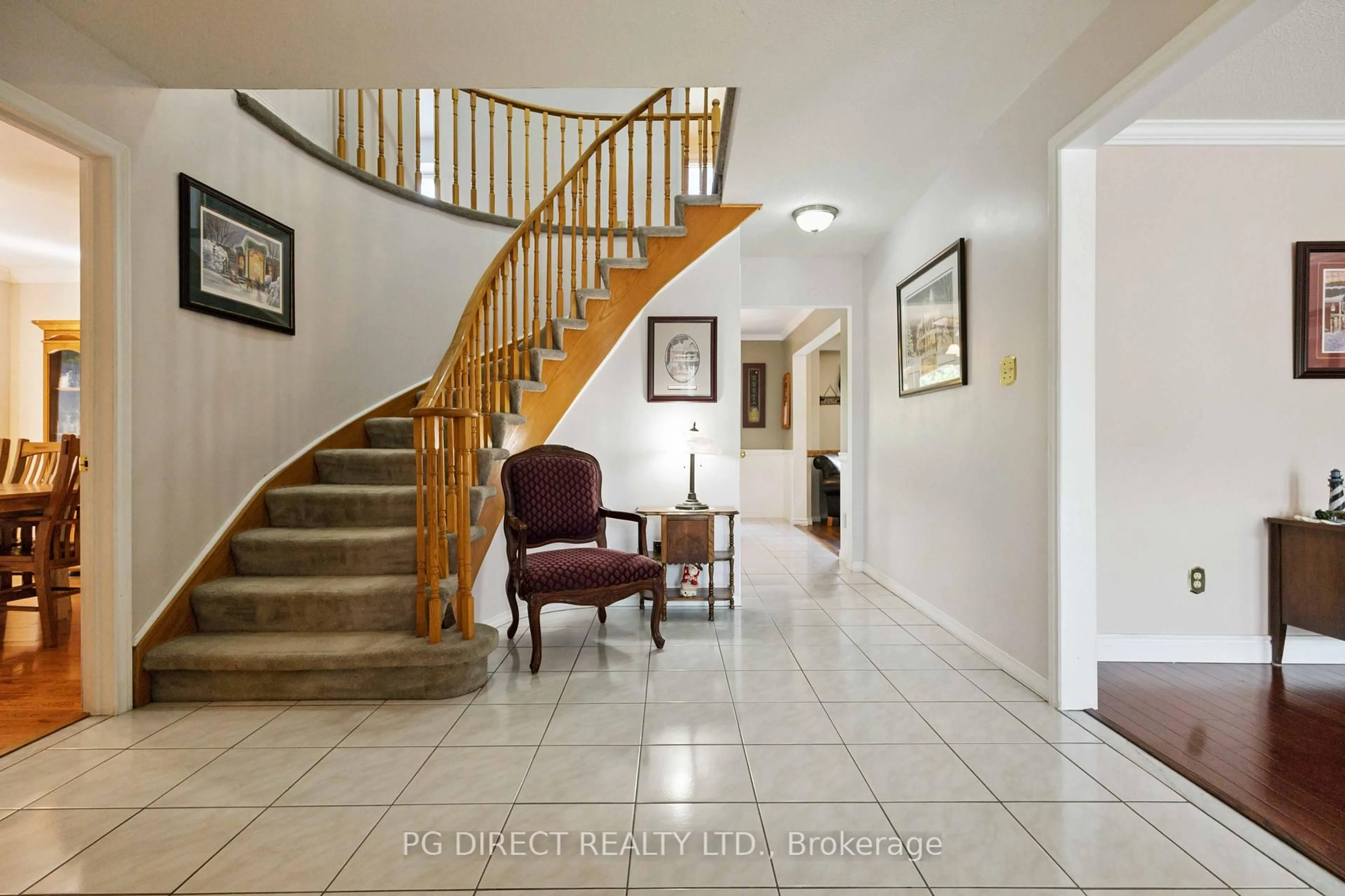 Indoor foyer for 44 Henderson Dr, Whitby Ontario L1N 7Y6