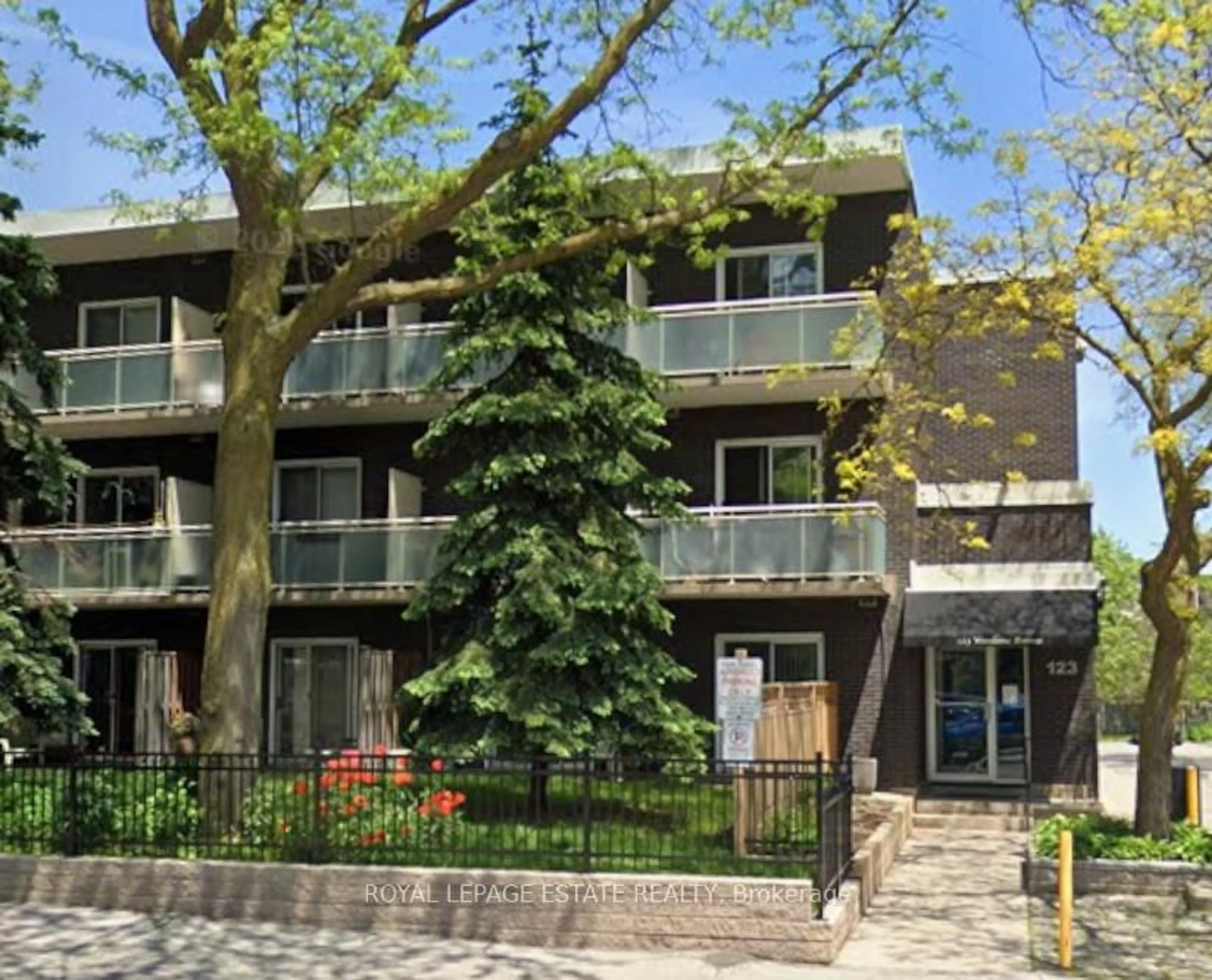 Unknown for 123 Woodbine Ave #304, Toronto Ontario M4L 3V8