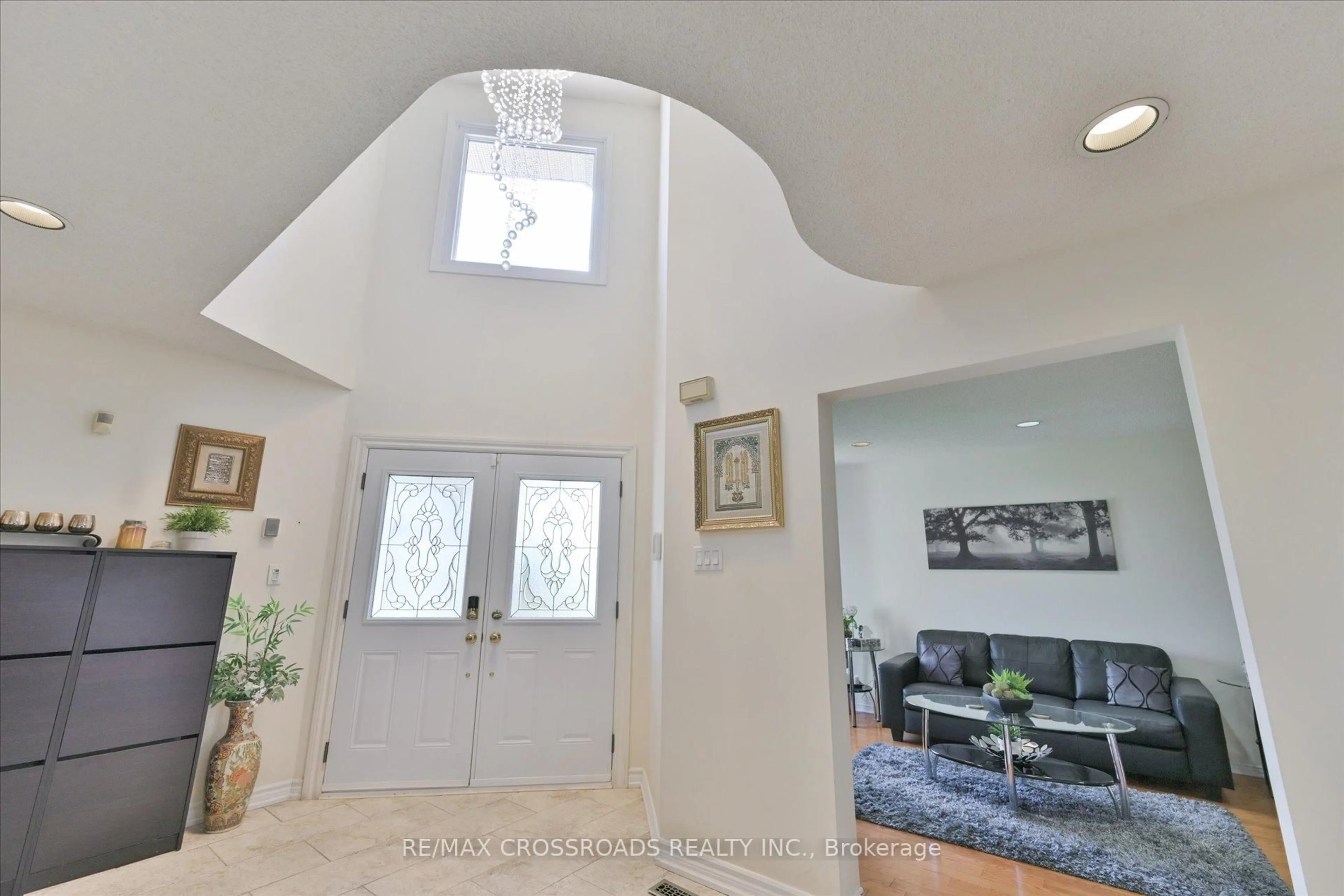 Indoor entryway for 6 Glenheather Terr, Toronto Ontario M1B 5H2