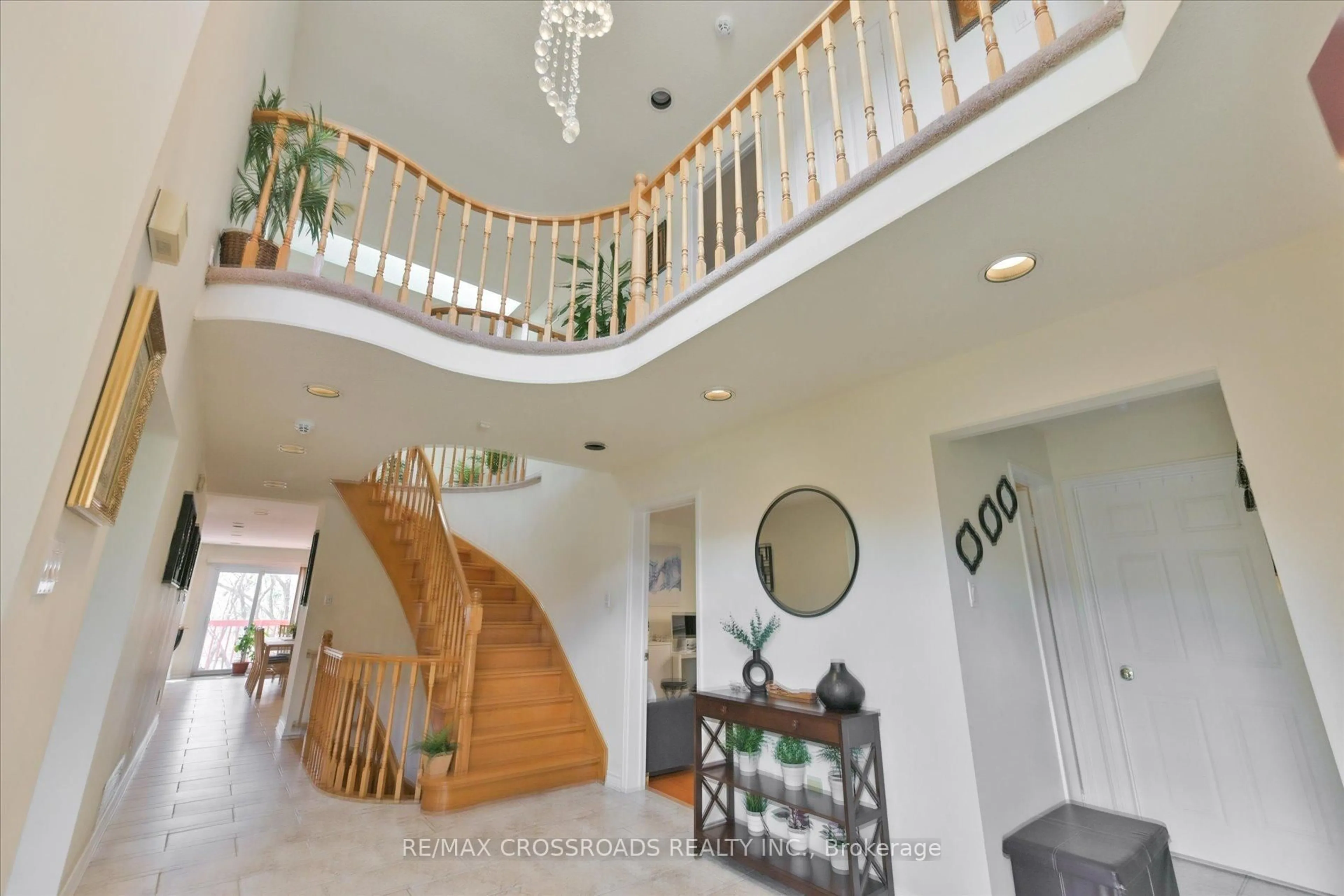 Indoor foyer for 6 Glenheather Terr, Toronto Ontario M1B 5H2