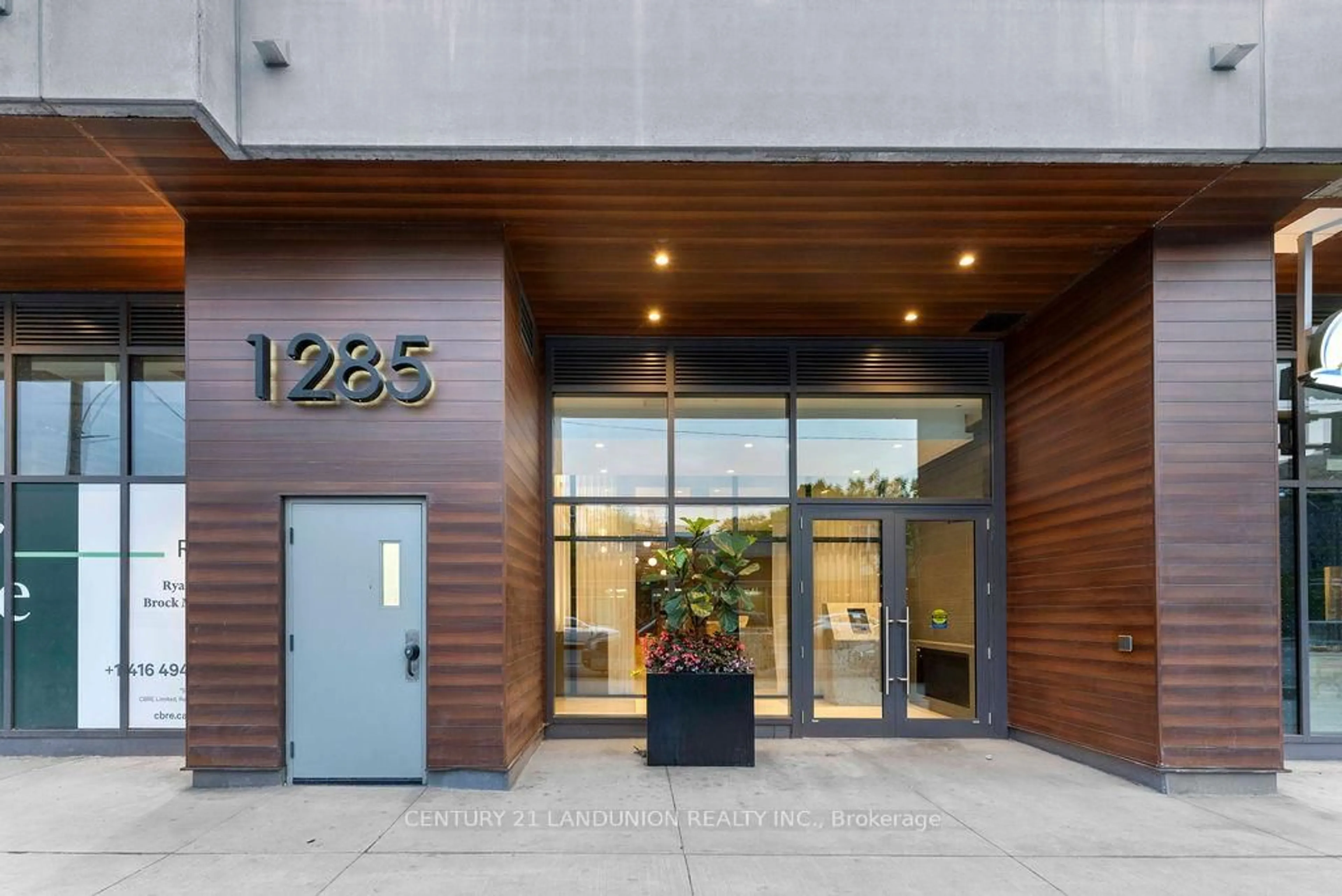 Indoor foyer for 1285 Queen St #512, Toronto Ontario M4L 1C2