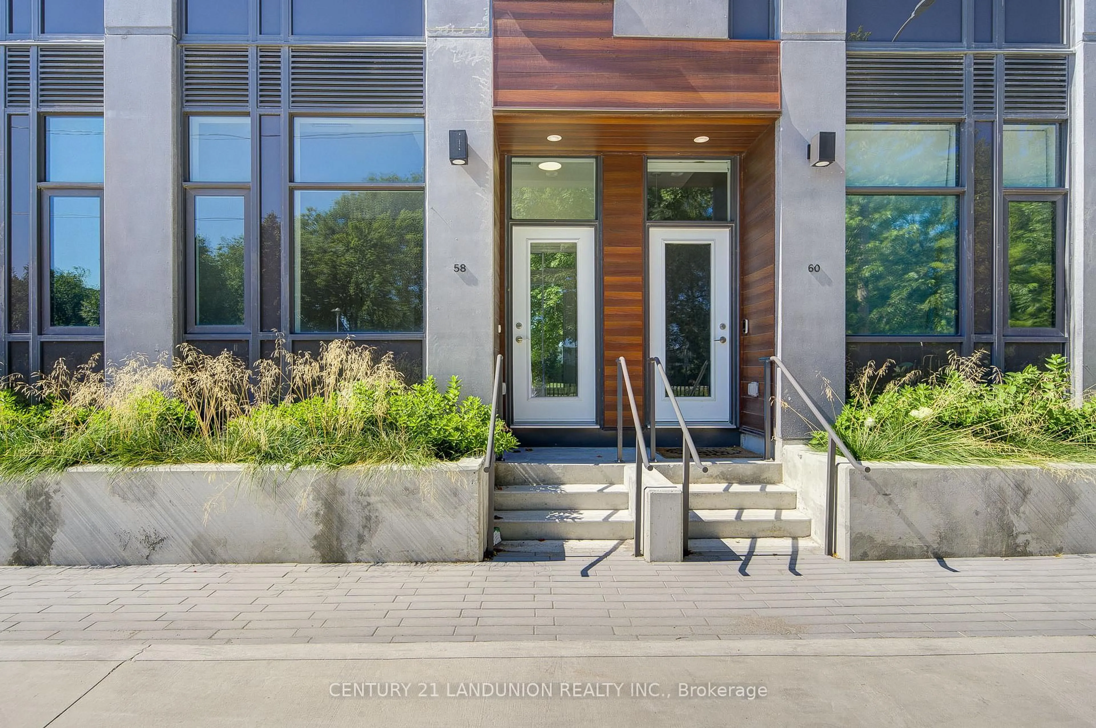 Unknown for 1285 Queen St #102, Toronto Ontario M4L 1C2