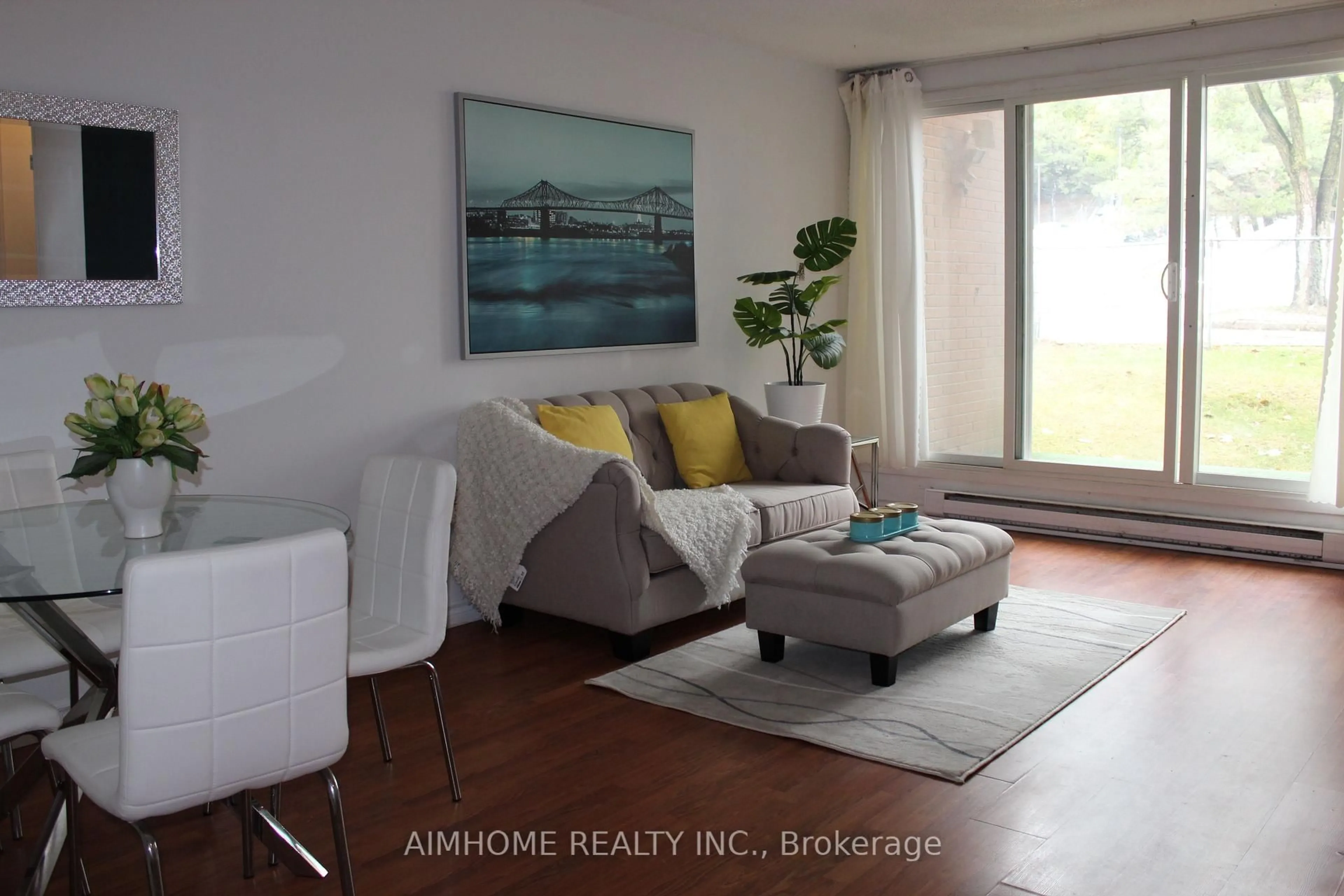 Living room with furniture, wood/laminate floor for 100 Mornelle Crt #1086, Toronto Ontario M1E 4X2