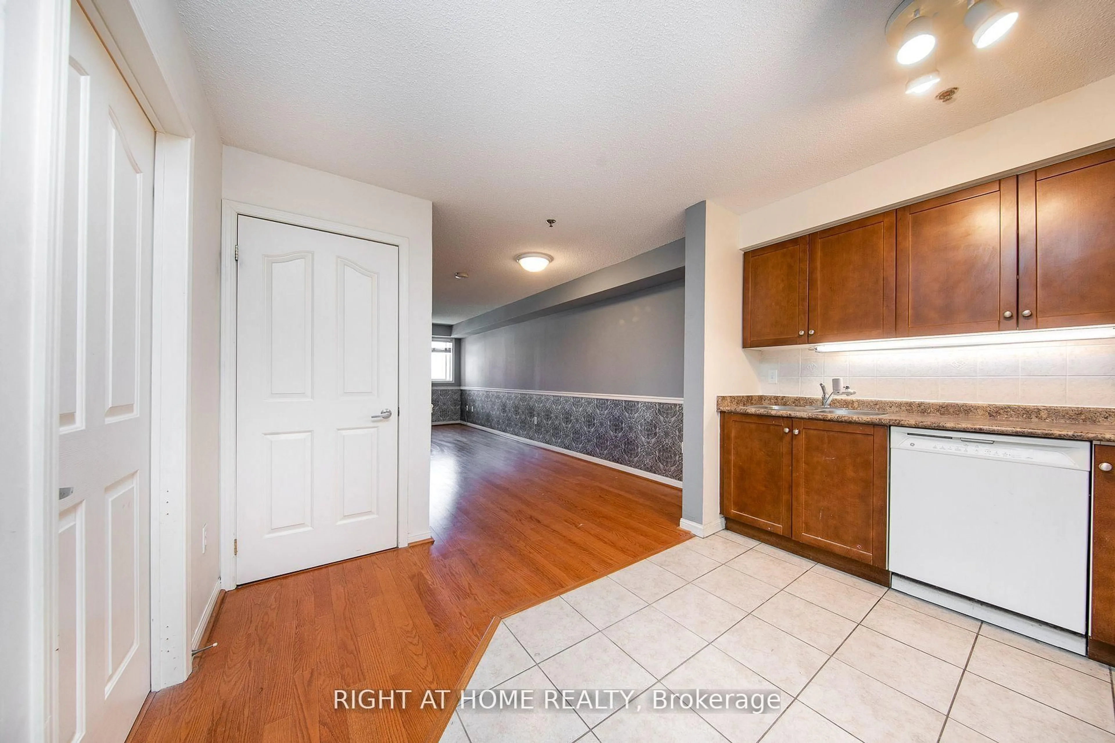 Unknown for 5225 Finch Ave #222, Toronto Ontario M1S 5W8