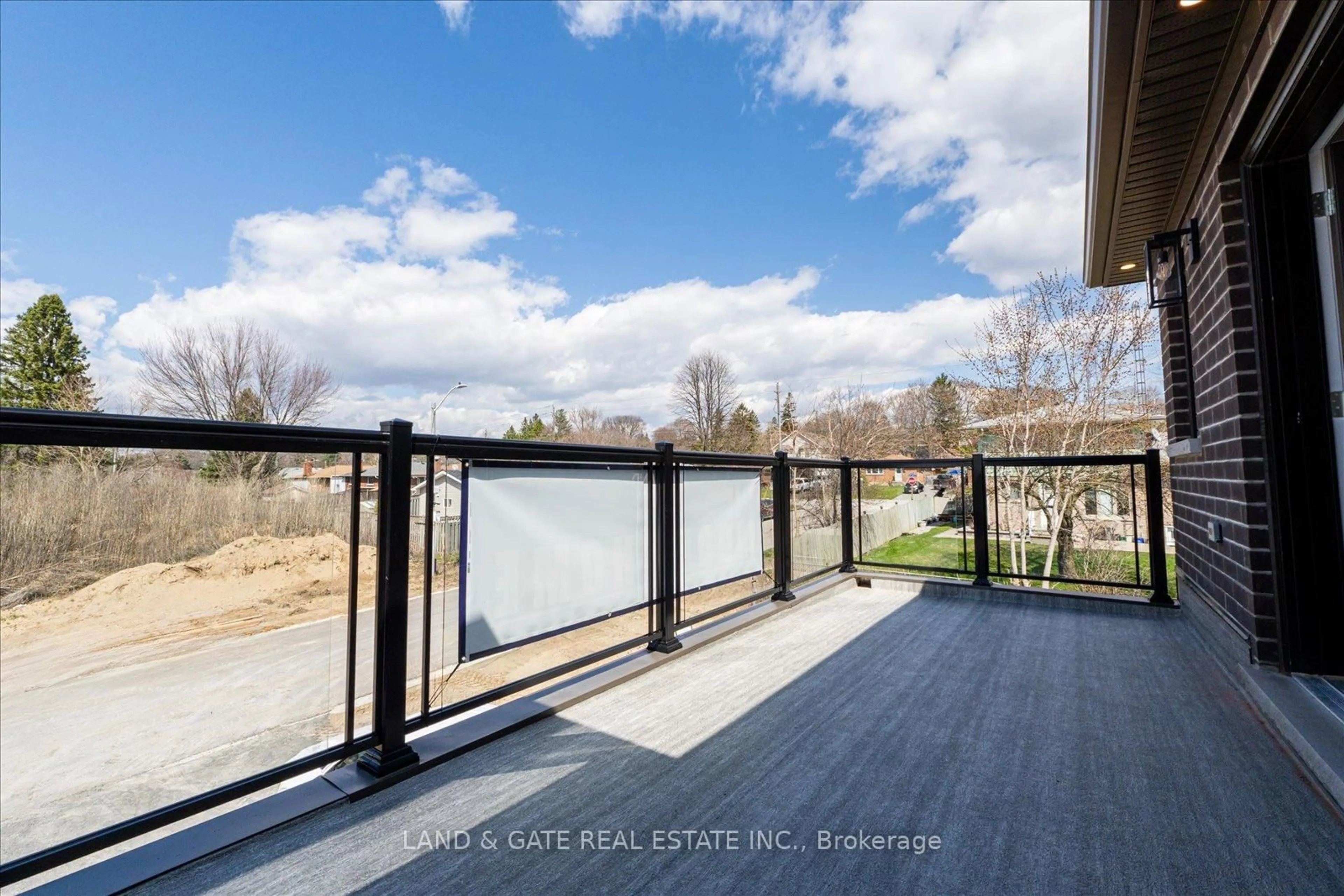 Balcony in the apartment, water/lake/river/ocean view for 985 Queensdale Ave, Oshawa Ontario L1H 1H4