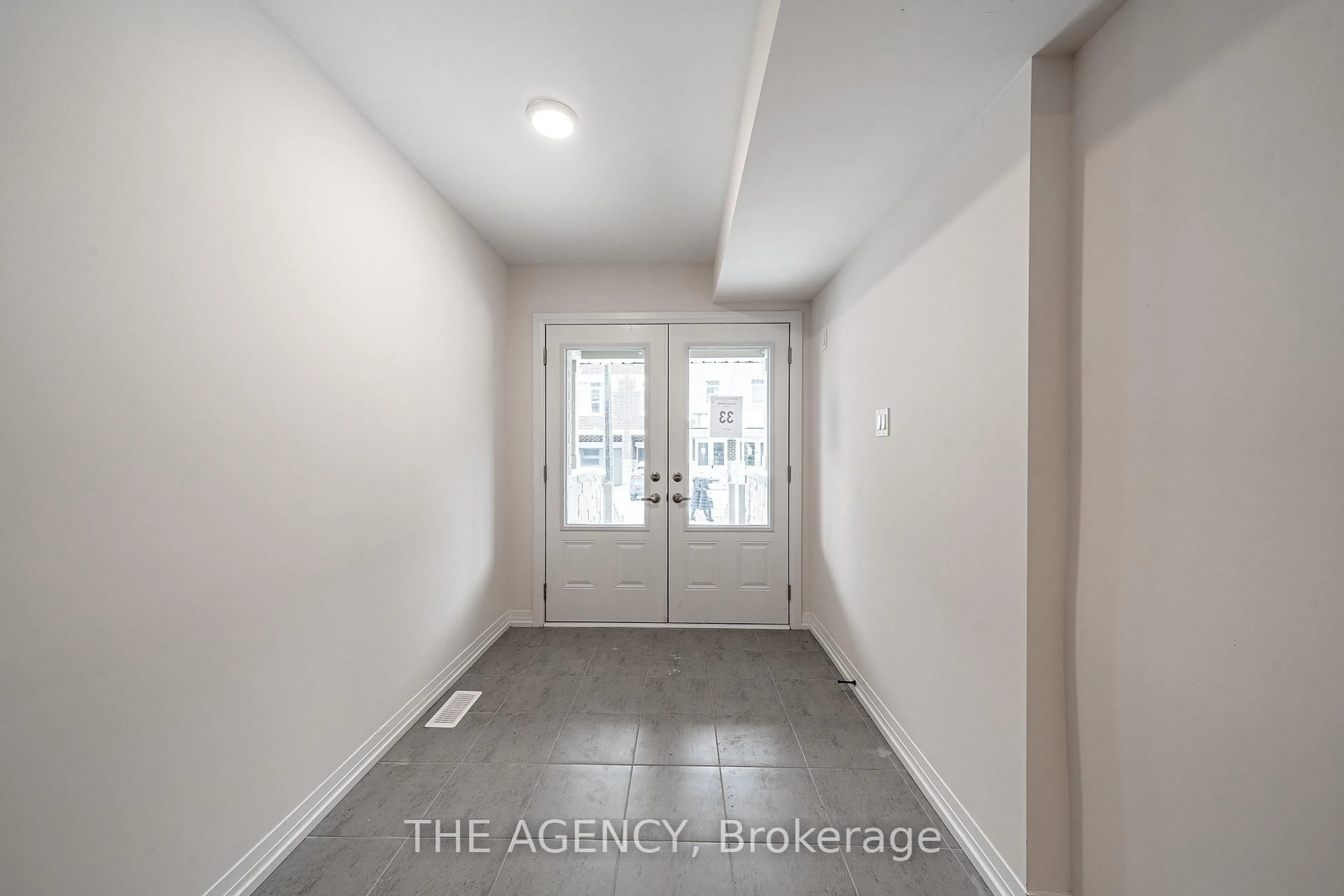 Indoor entryway for 108 Bavin St, Clarington Ontario L1C 7H5