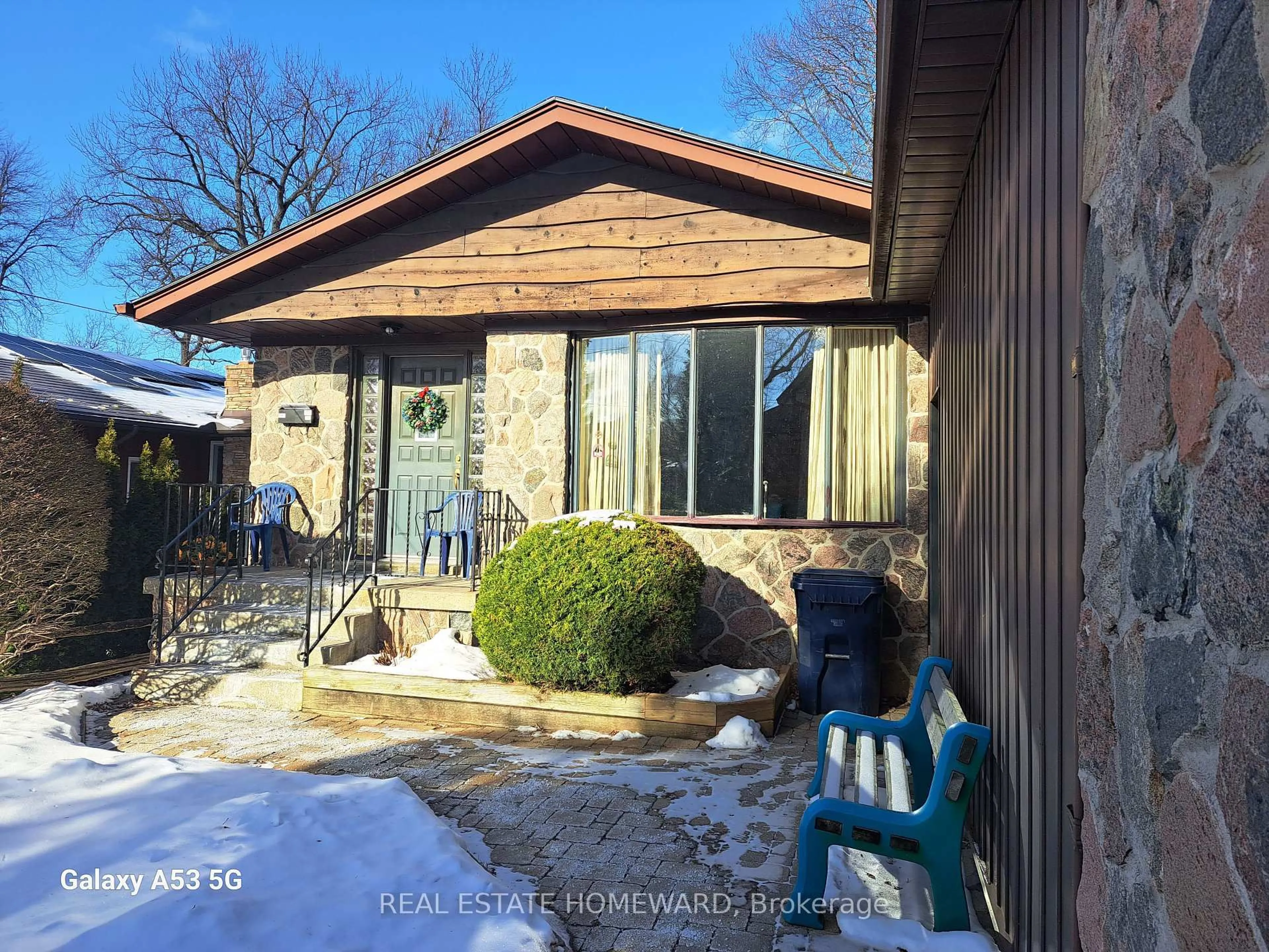 A pic from outside/outdoor area/front of a property/back of a property/a pic from drone, street for 272 Taylor Rd, Toronto Ontario M1C 2R6