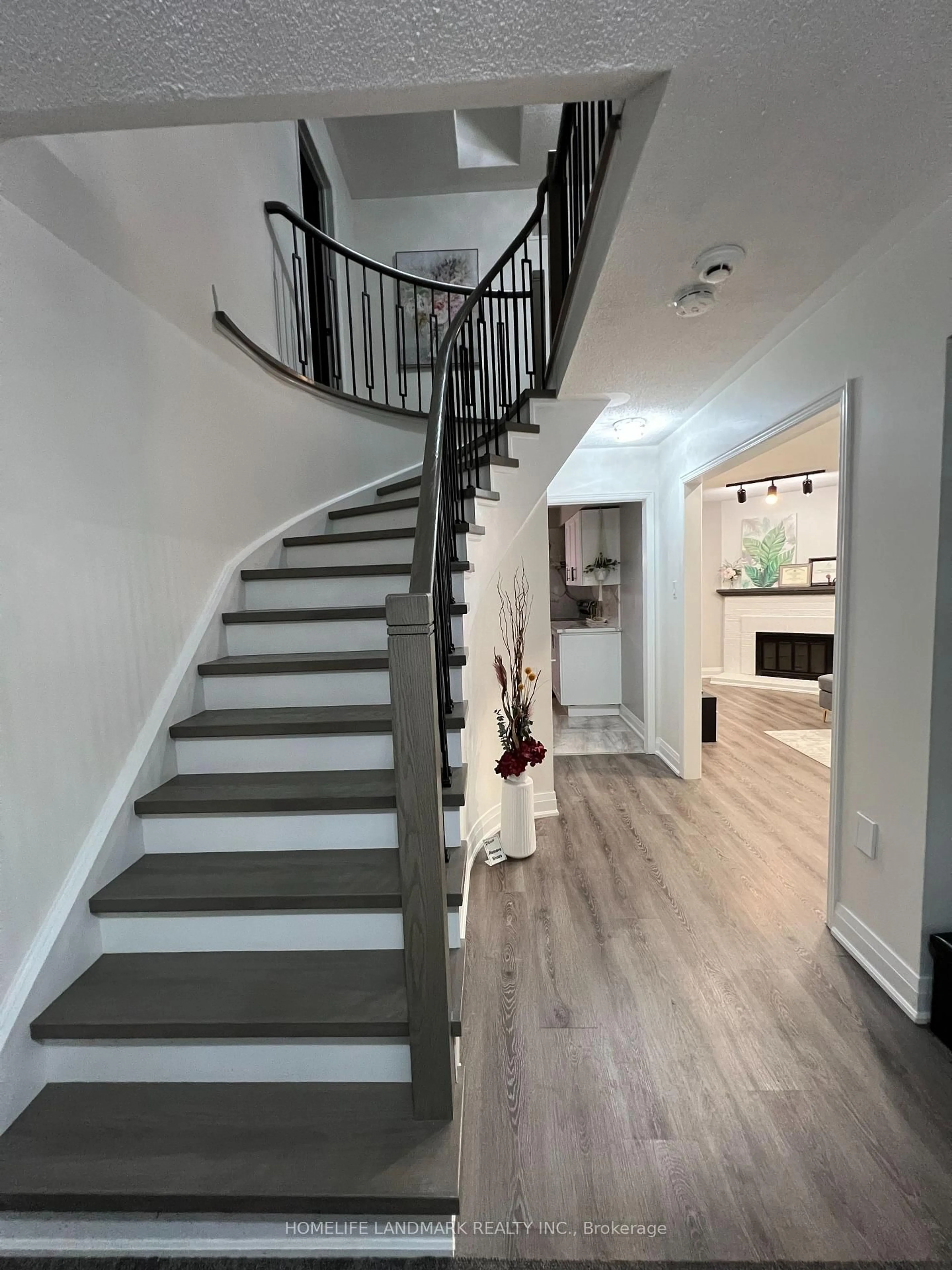 Stairs for 80 Lorna Rae Blvd, Toronto Ontario M1V 3S6