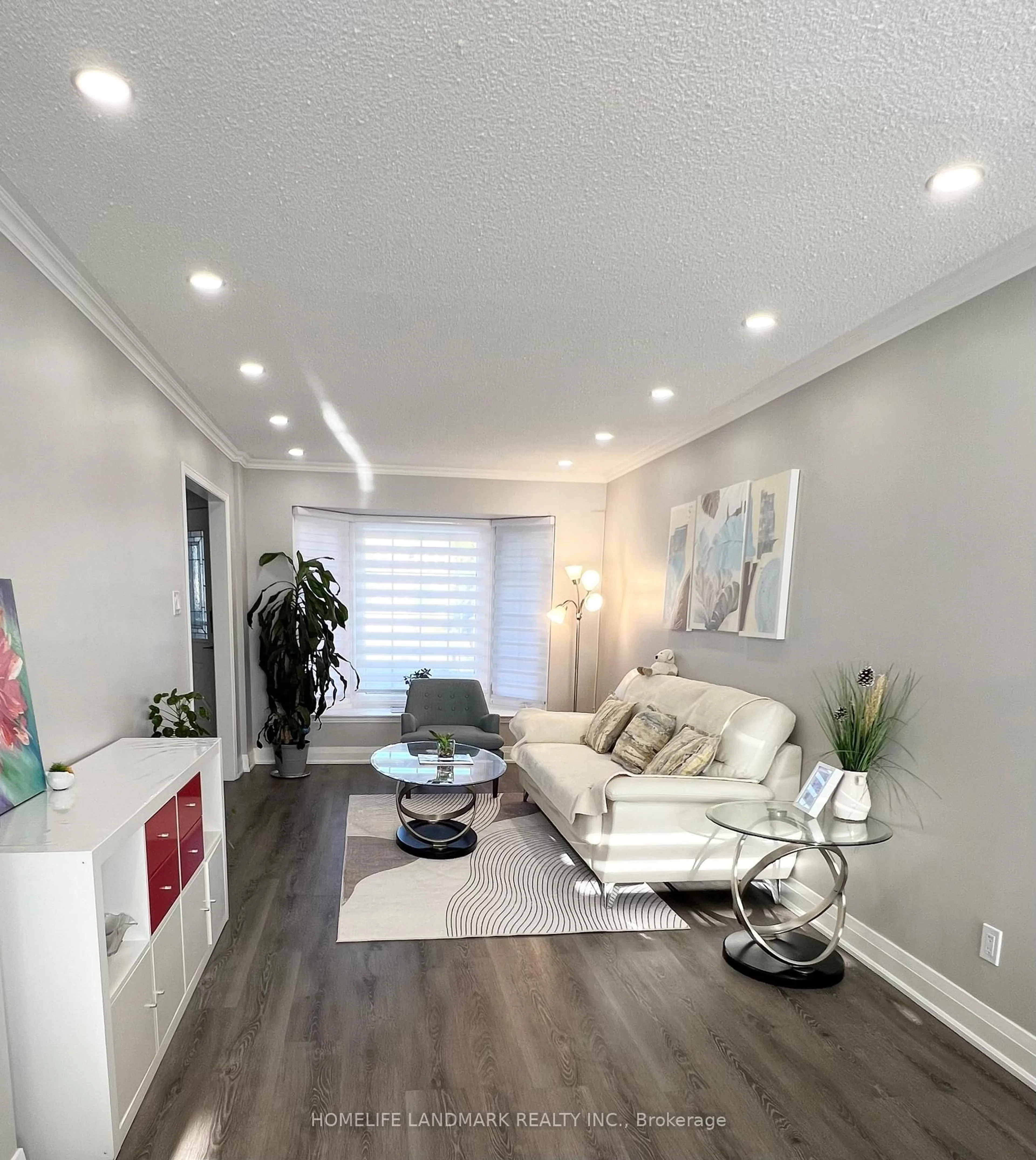 Living room with furniture, wood/laminate floor for 80 Lorna Rae Blvd, Toronto Ontario M1V 3S6