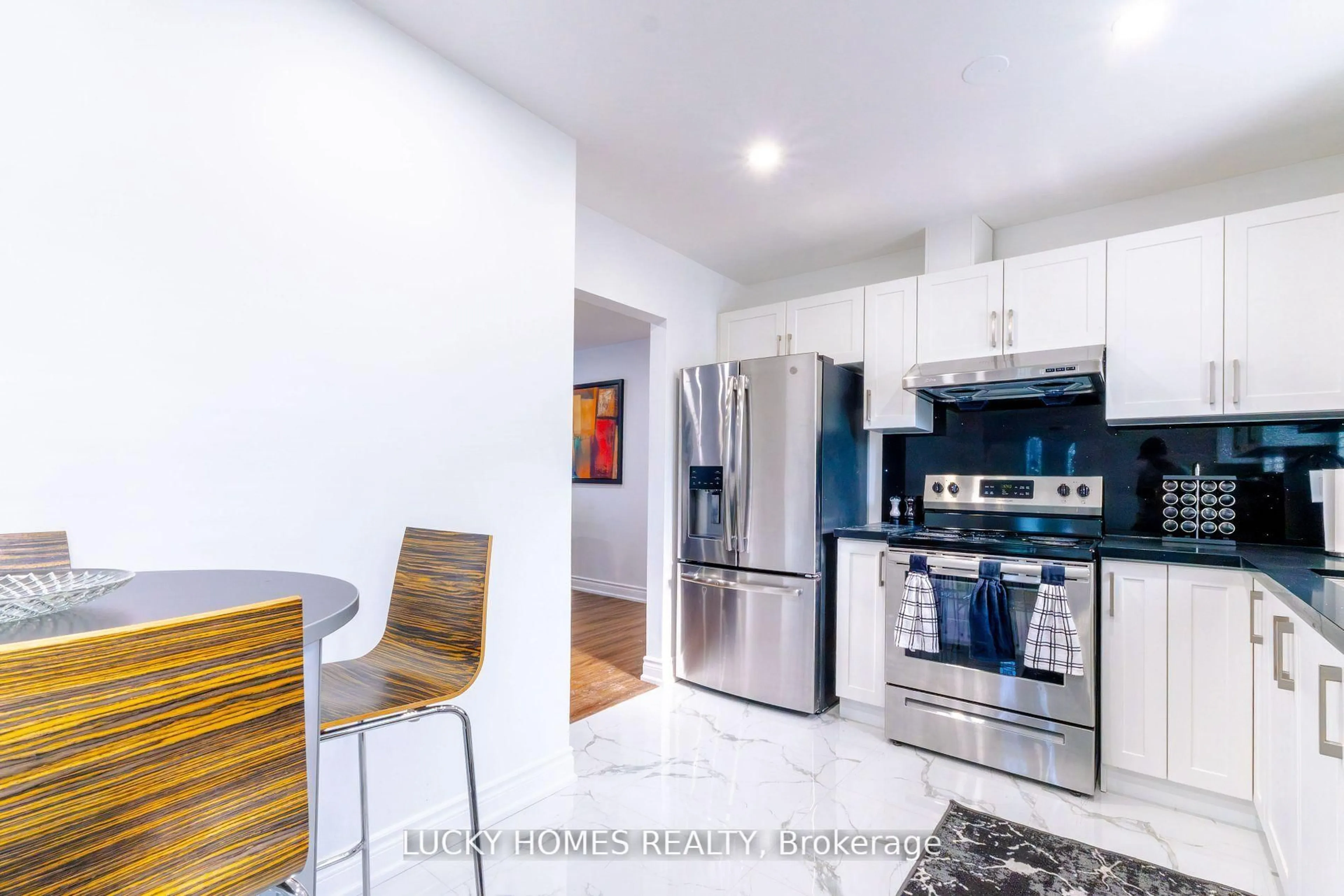 Open concept kitchen, unknown for 33 Vanstone Crt, Clarington Ontario L1C 3V6