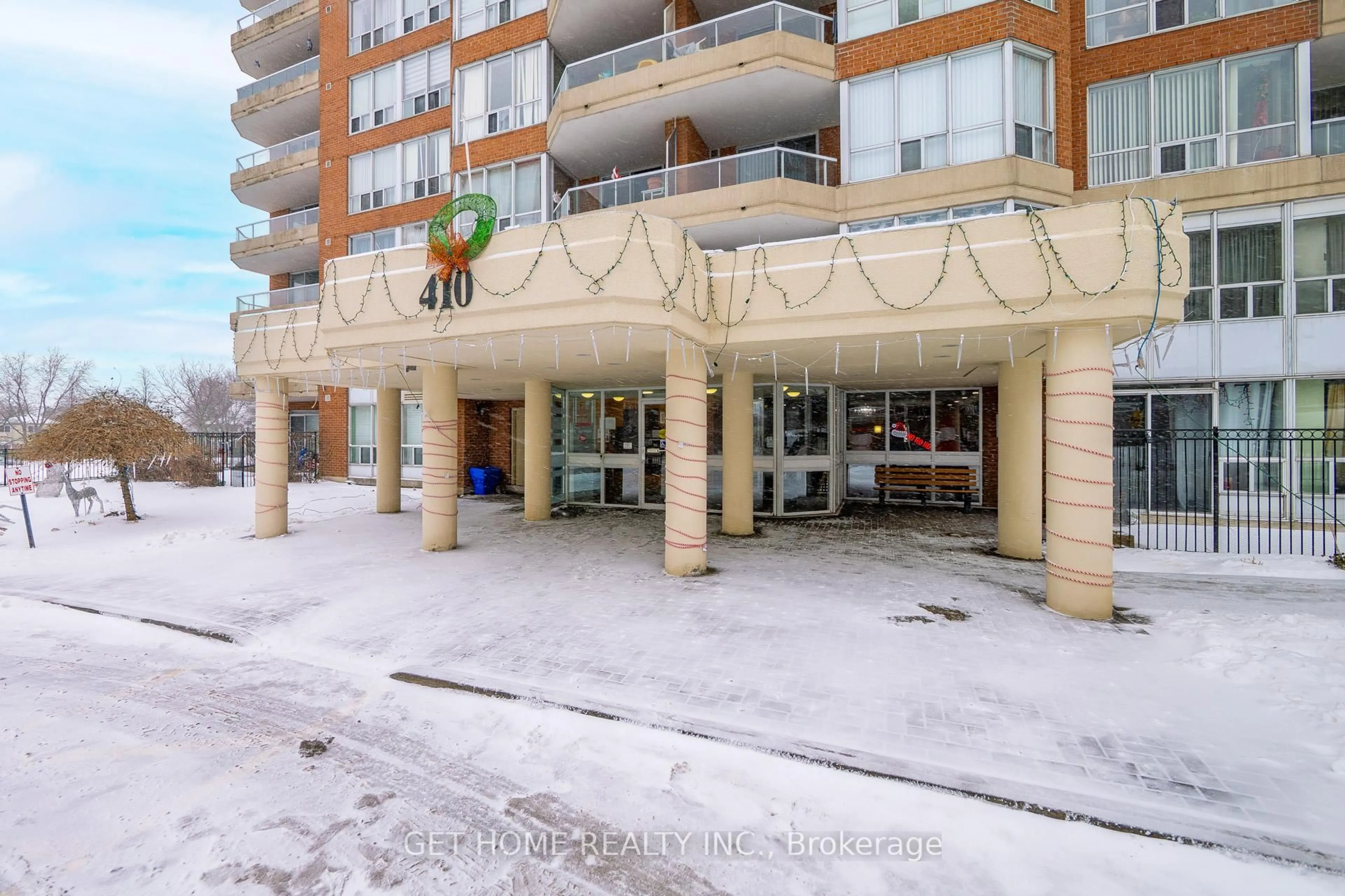 Indoor foyer for 410 Mclevin Ave #1904, Toronto Ontario M1B 5J5