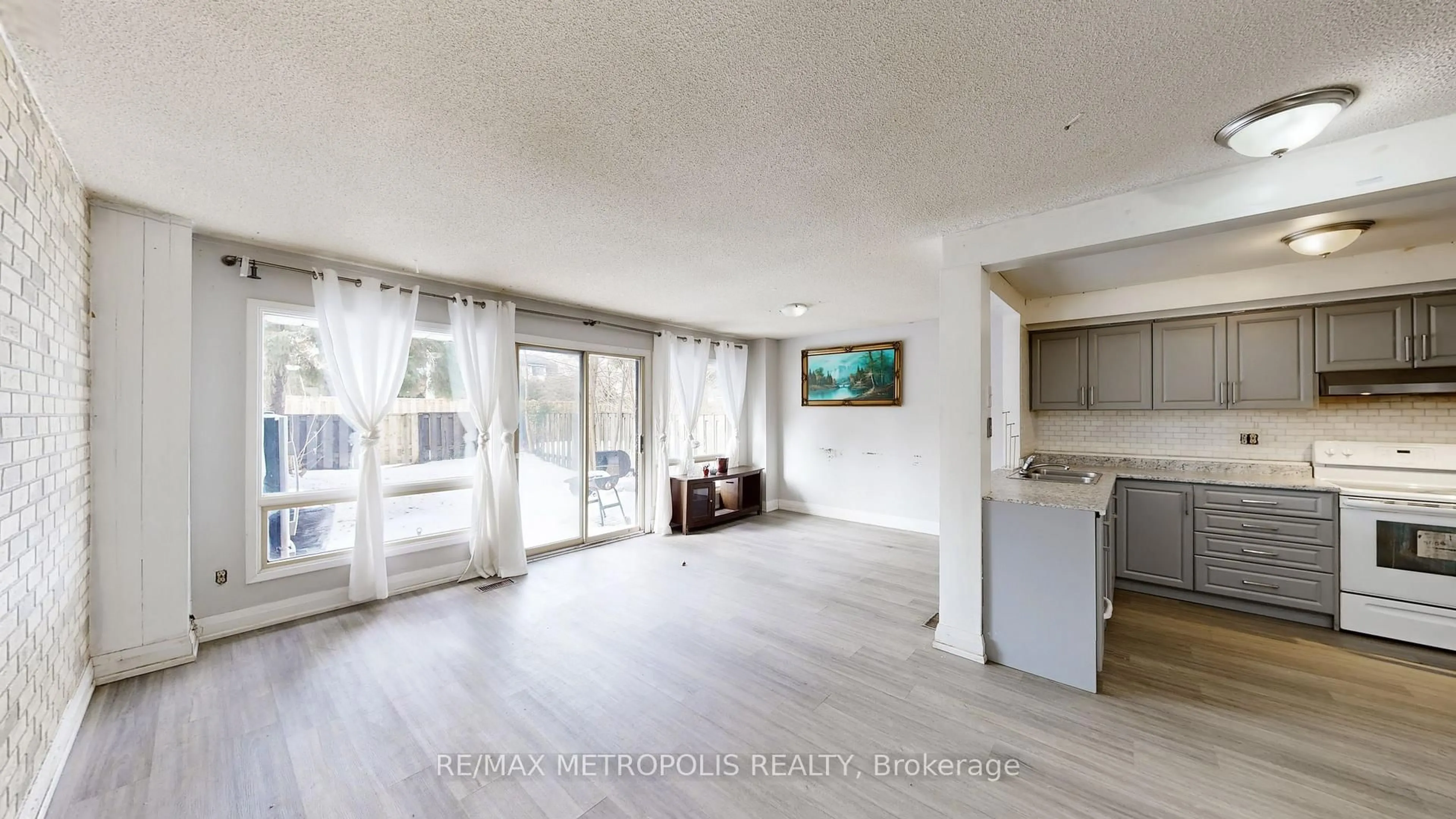 Unknown for 11 Livonia Pl #18, Toronto Ontario M1E 4W5