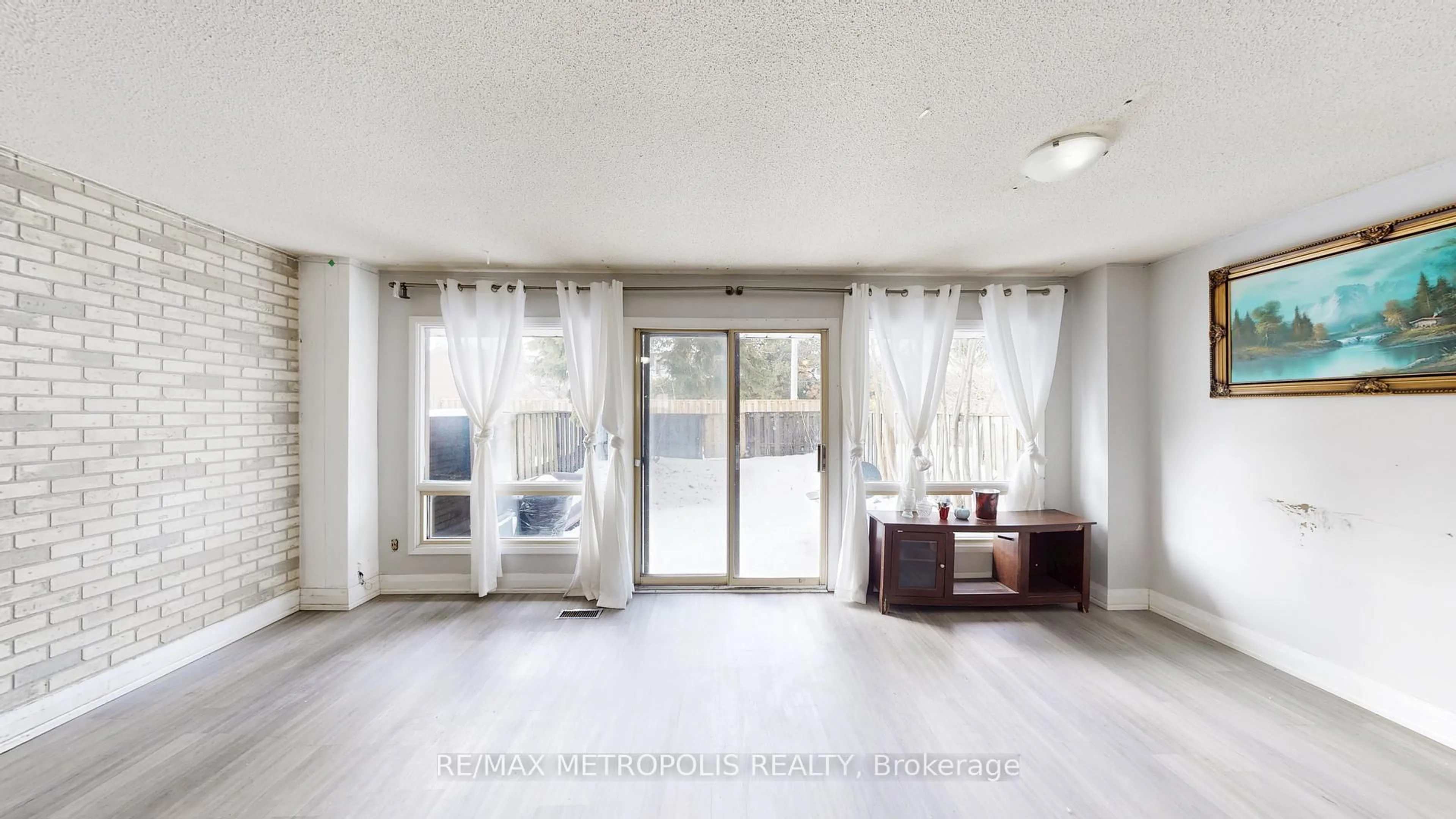 Unknown for 11 Livonia Pl #18, Toronto Ontario M1E 4W5