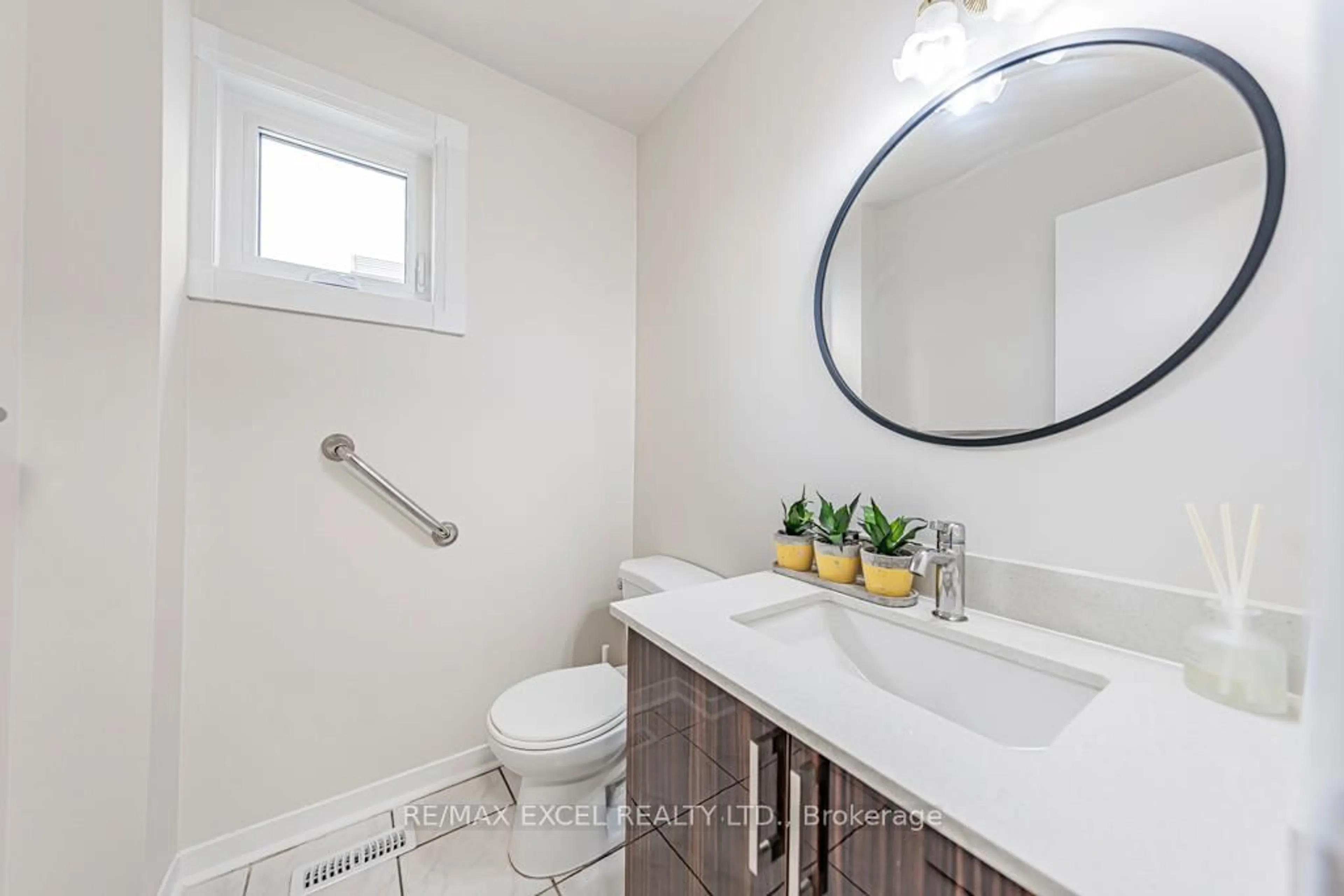 Contemporary bathroom, ceramic/tile floor for 21 Brimstone Cres, Toronto Ontario M1V 3C8