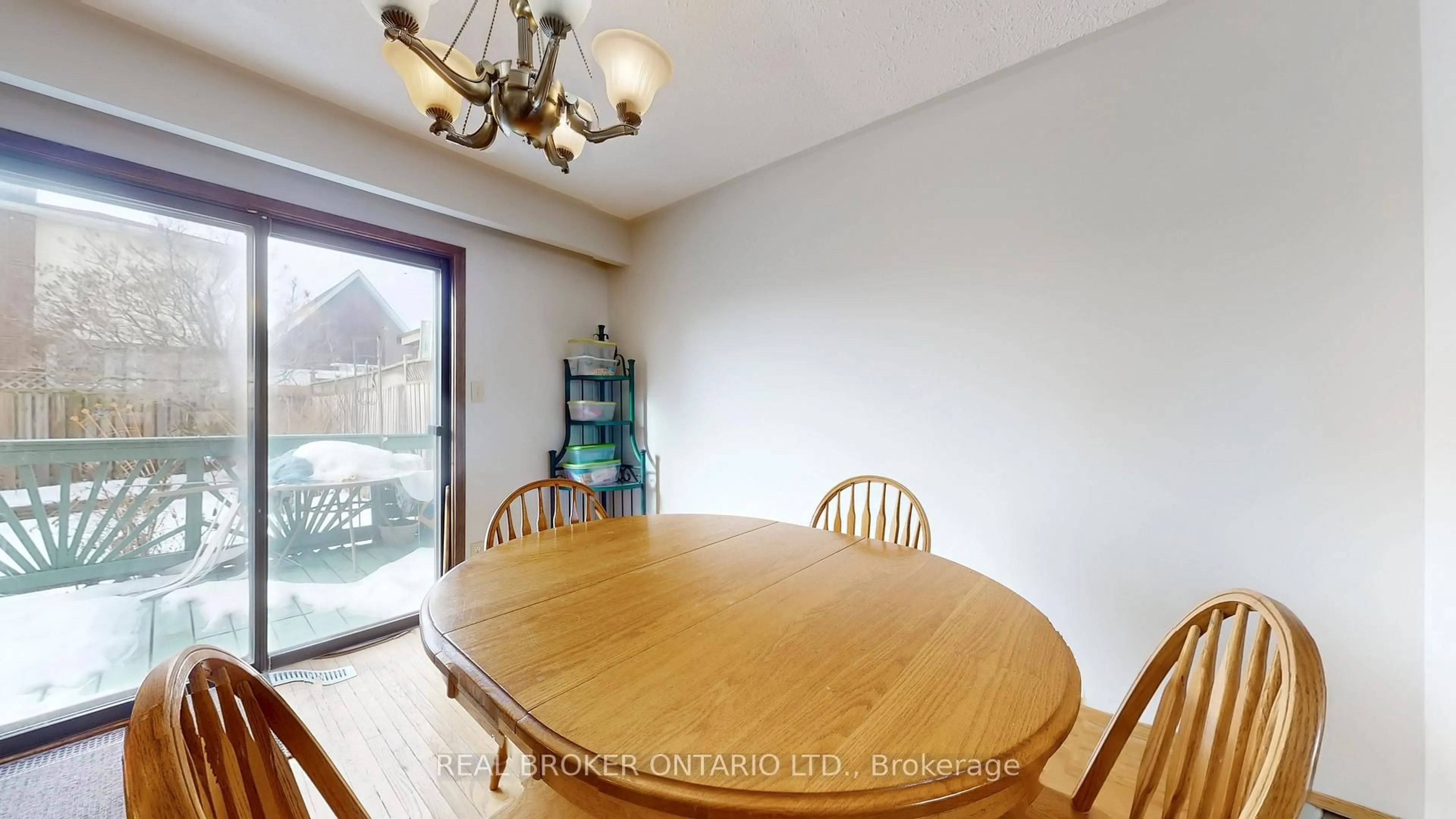 Dining room, wood/laminate floor for 1166 Valley Crt, Oshawa Ontario L1J 3M5