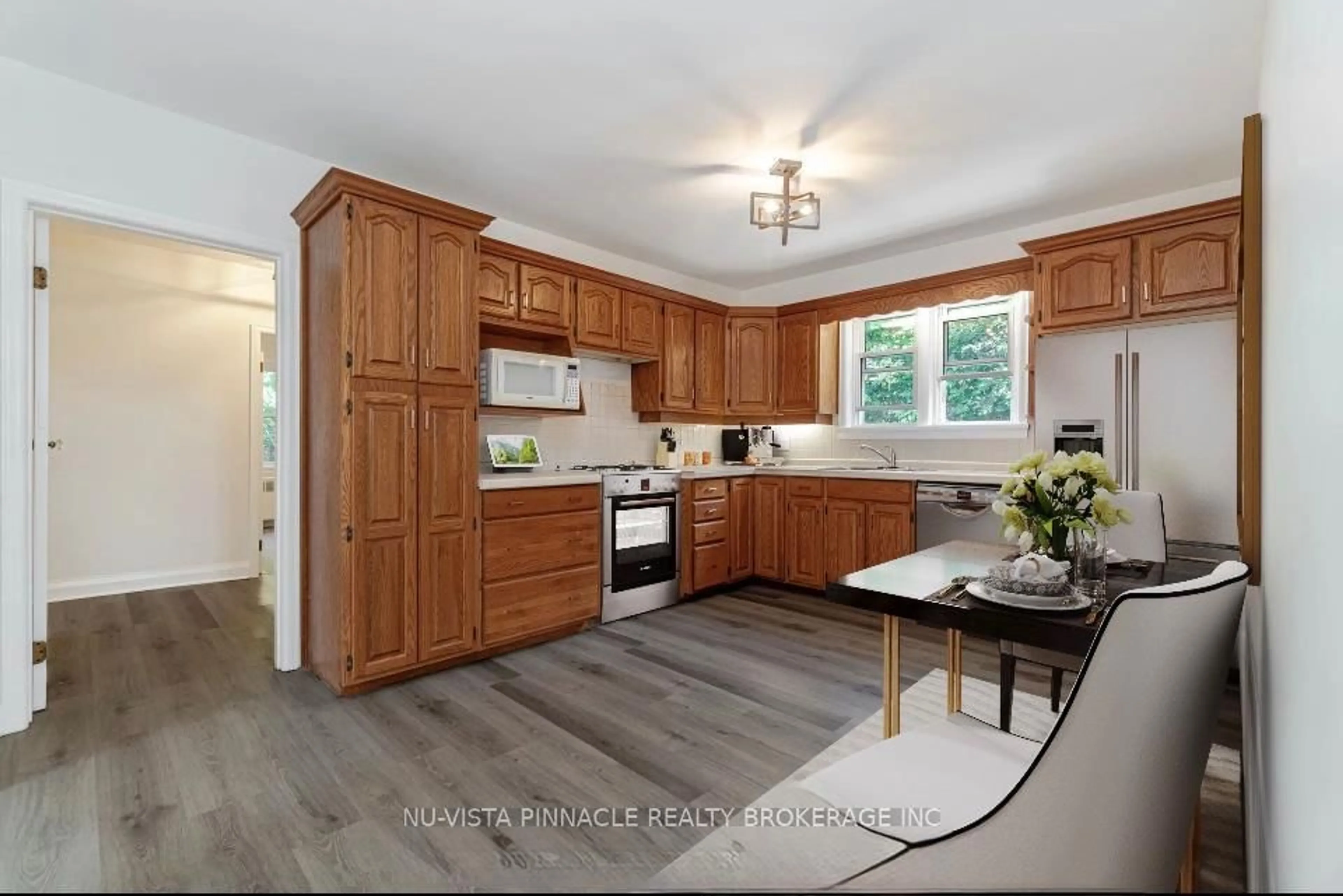 Open concept kitchen, unknown for 501 Howard St, Oshawa Ontario L1H 4Y8