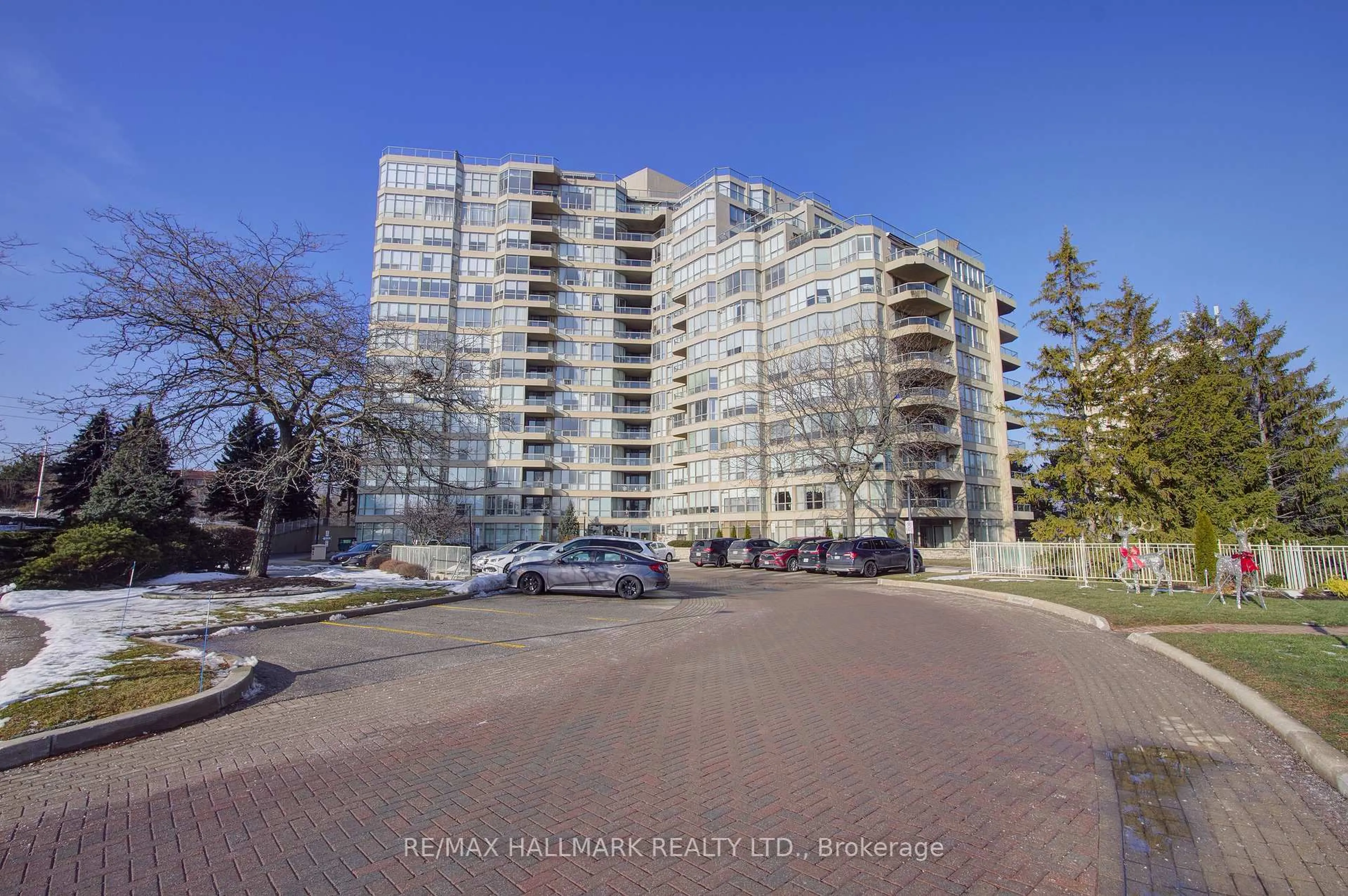 A pic from outside/outdoor area/front of a property/back of a property/a pic from drone, unknown for 20 Guildwood Pkwy #713, Toronto Ontario M1E 5B6