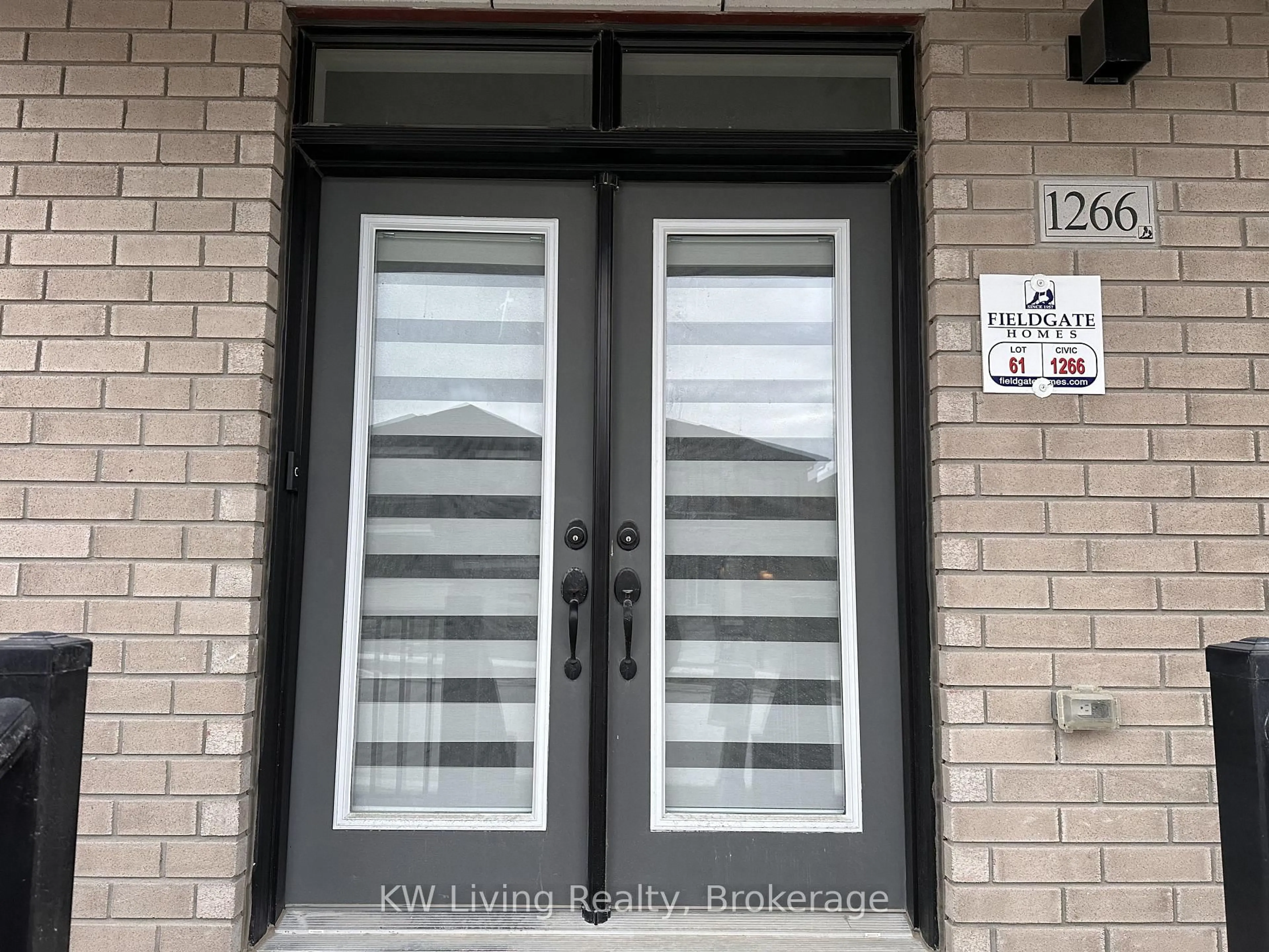 Indoor entryway for 1266 Talisman Manr, Pickering Ontario L1V 2P8