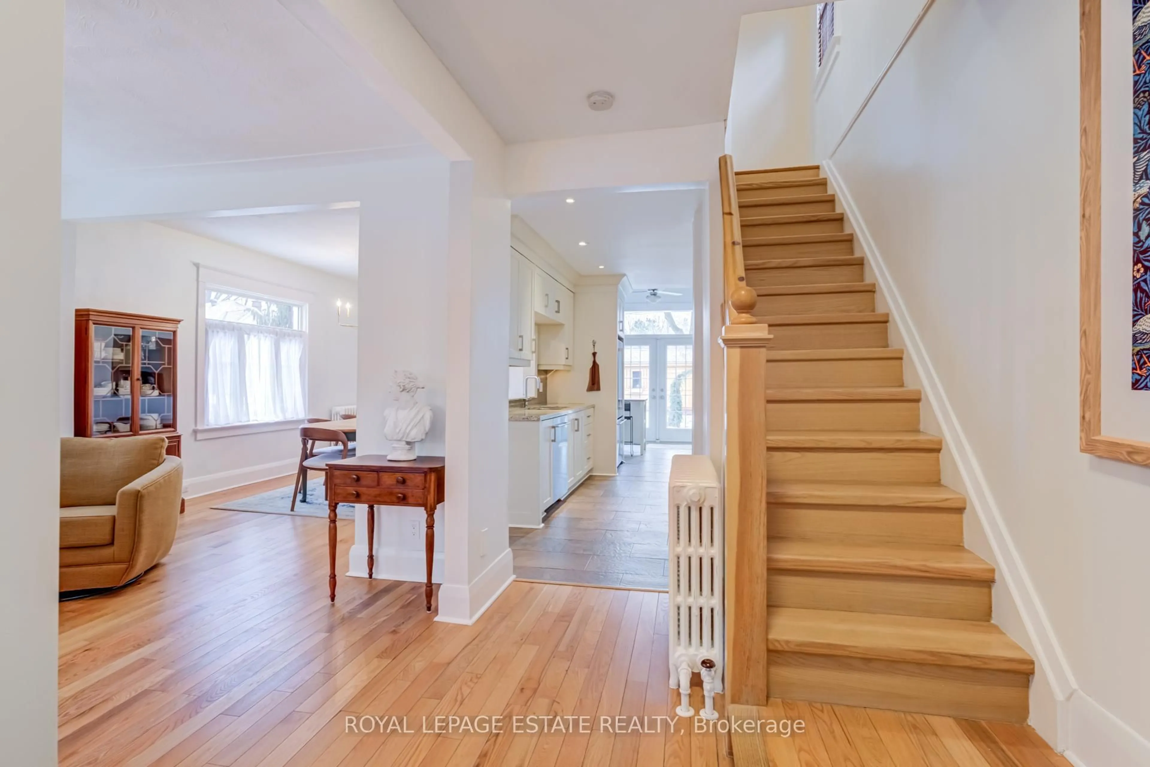 Indoor entryway for 33 Ladykirk Ave, Toronto Ontario M4L 3K8