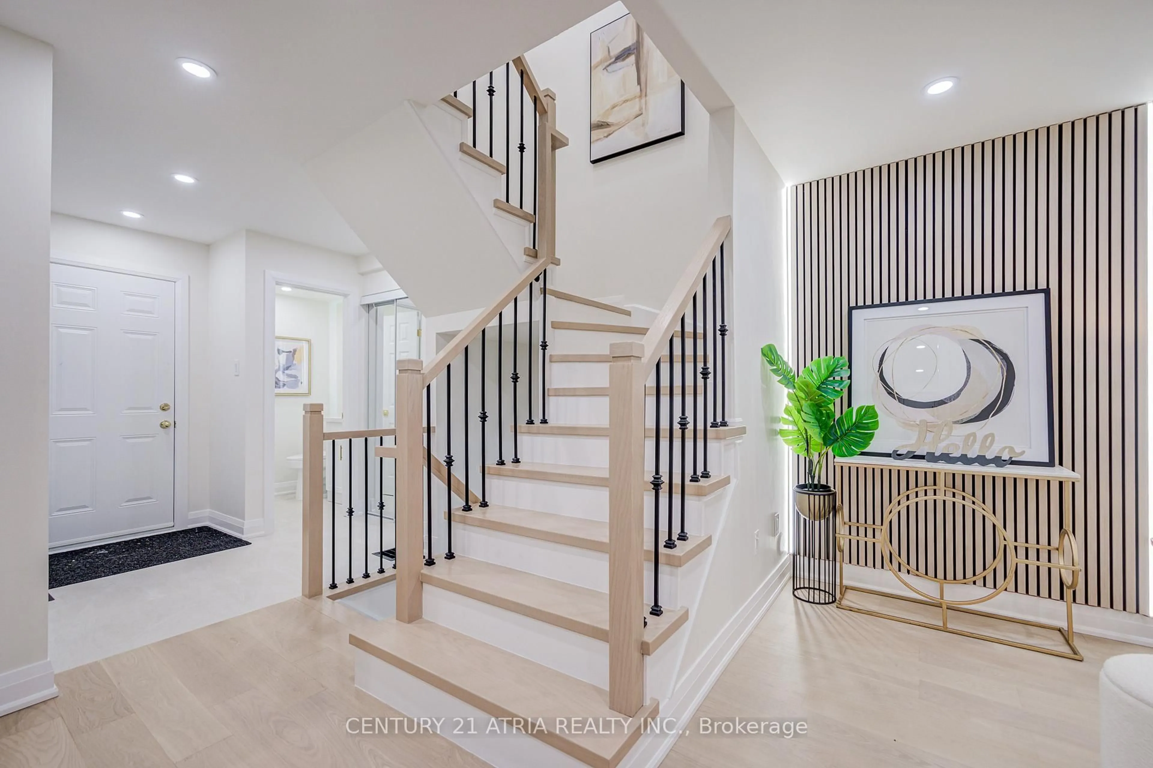 Stairs for 590 Sandhurst Circ #10, Toronto Ontario M1S 4J6
