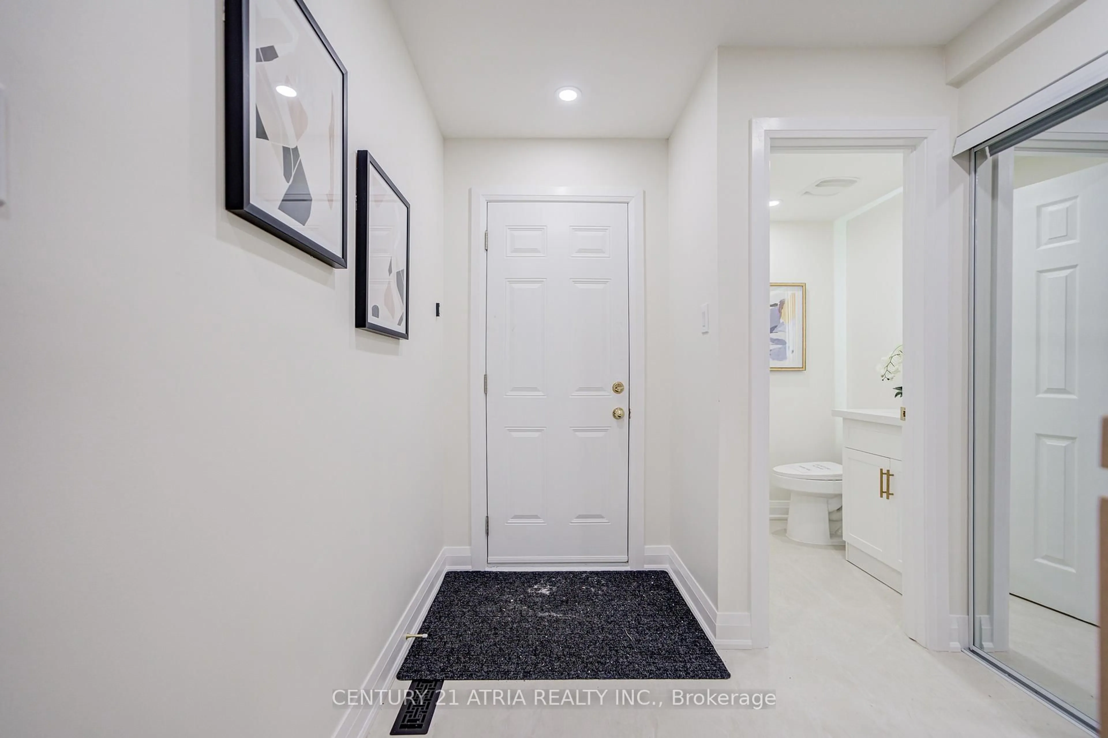 Indoor entryway for 590 Sandhurst Circ #10, Toronto Ontario M1S 4J6