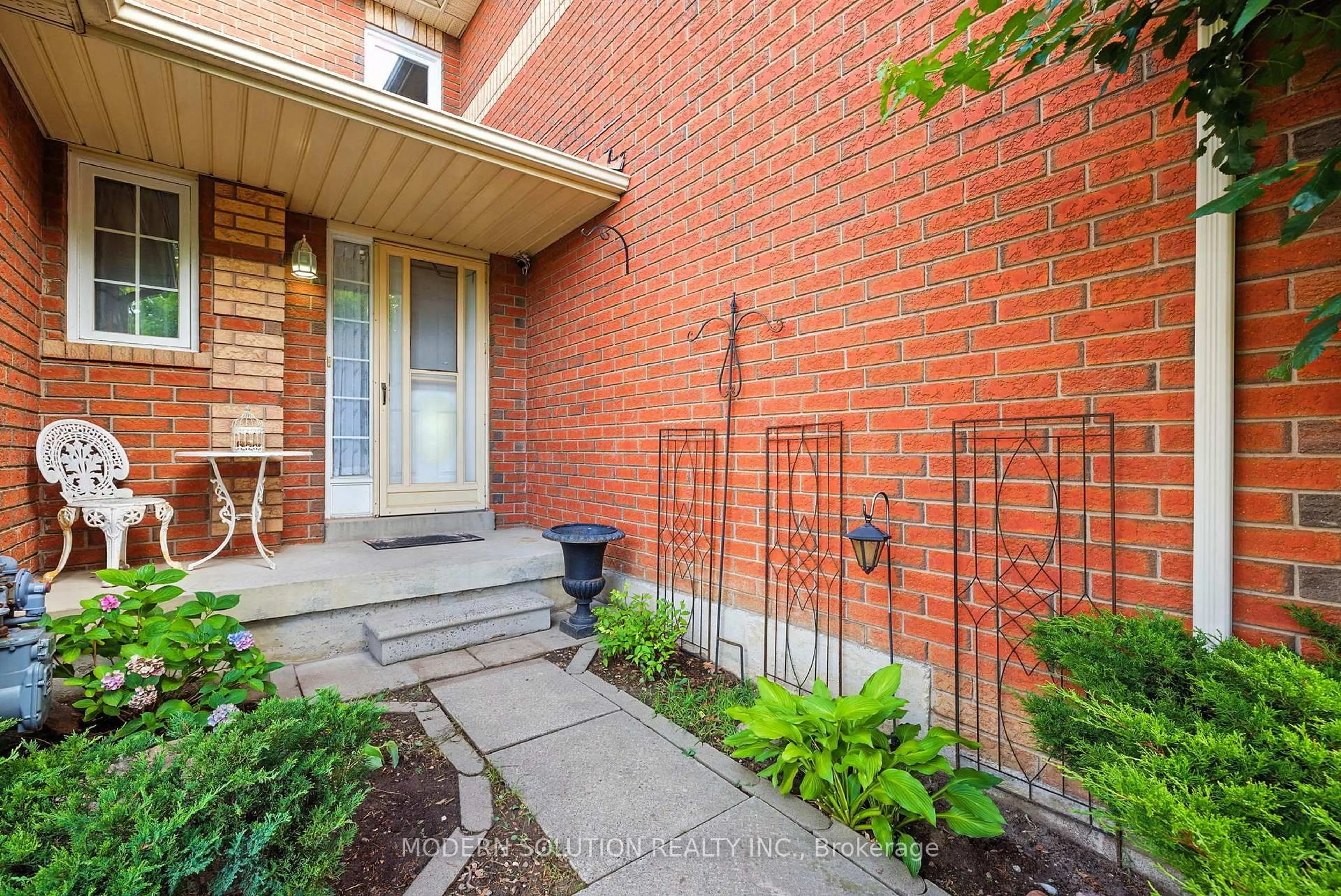 Unknown for 99 Creekwood Cres, Whitby Ontario L1R 2K1