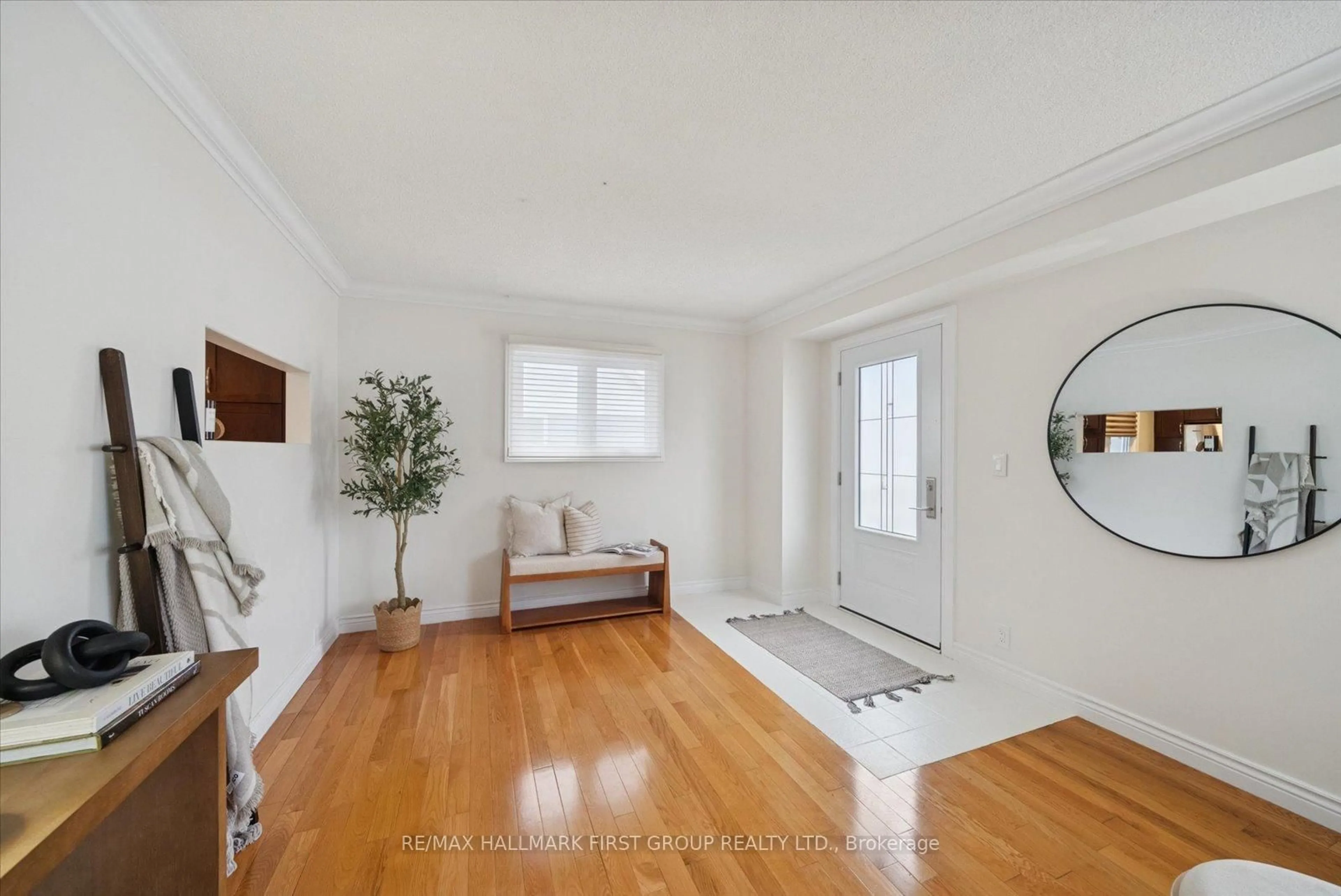 Indoor entryway for 153 Admiral Rd, Ajax Ontario L1S 2P2