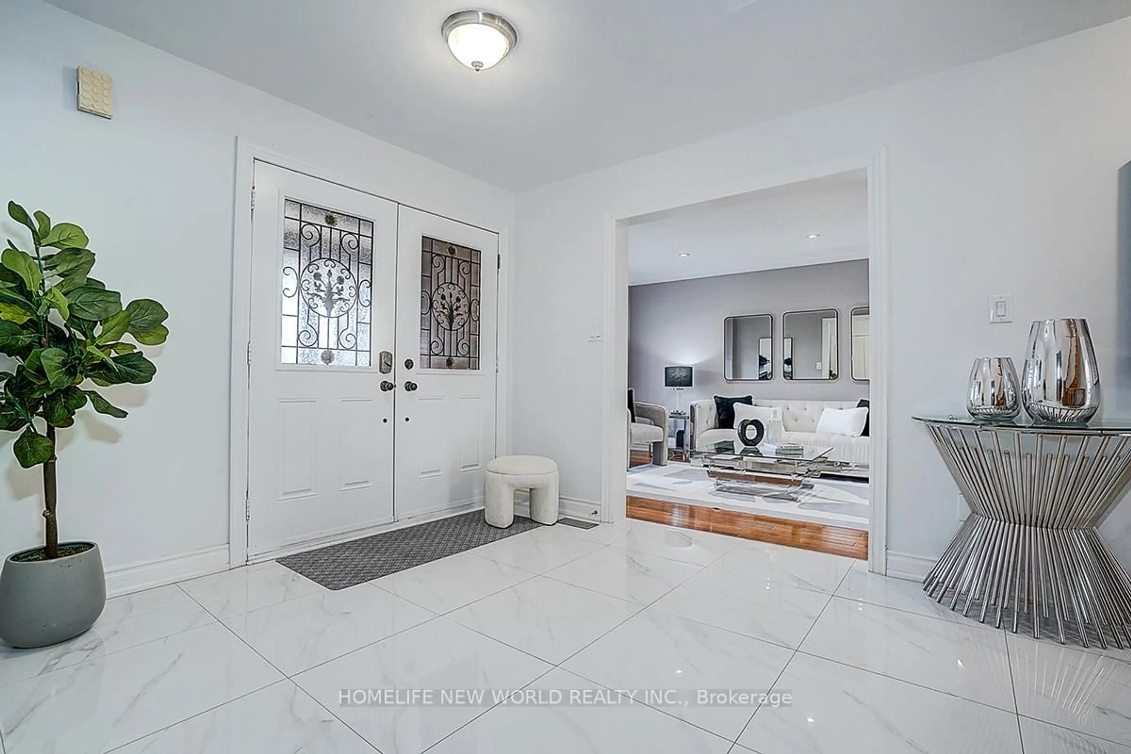 Indoor entryway for 3364 Brimley Rd, Toronto Ontario M1V 4X6