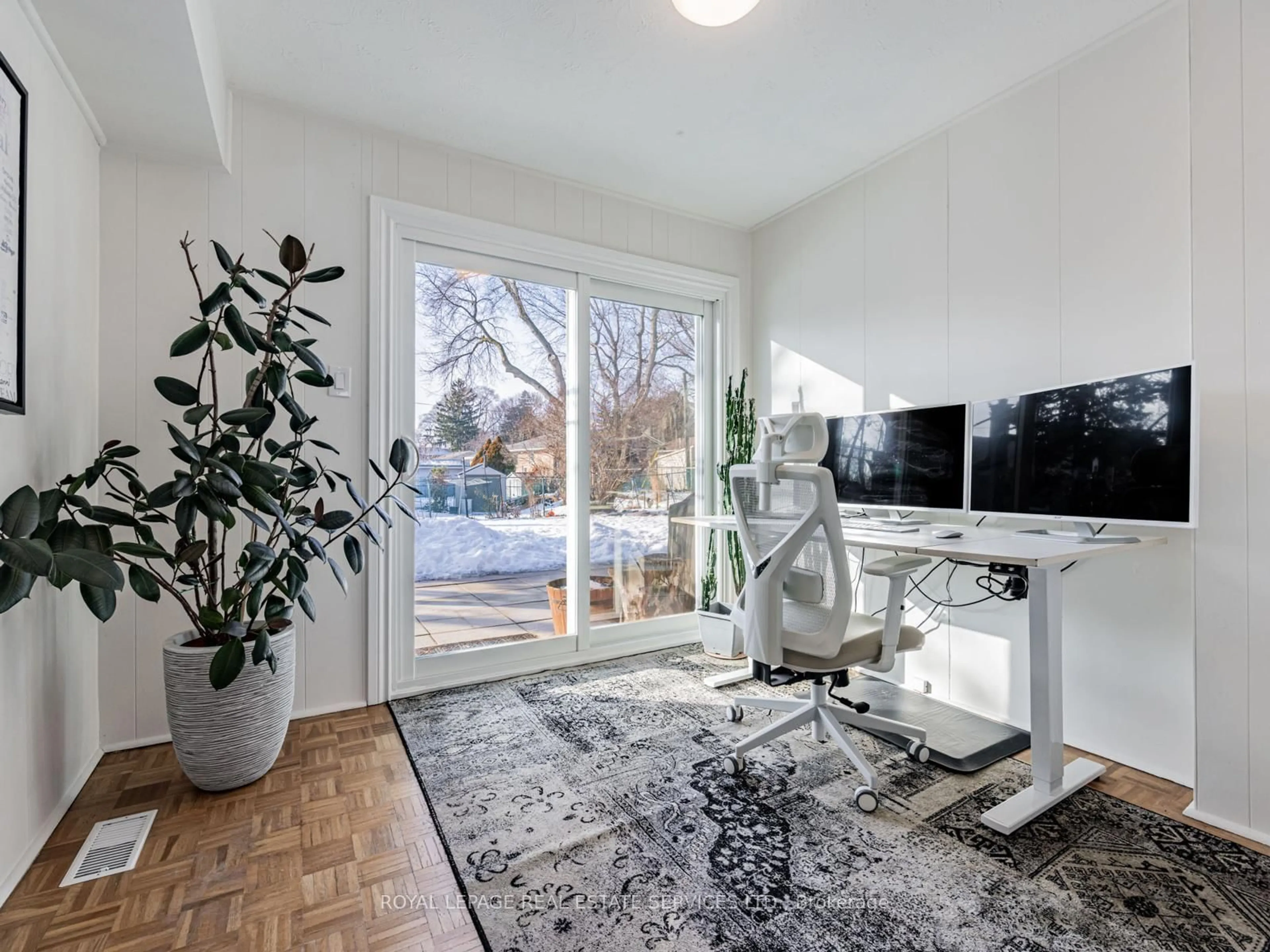 Indoor entryway for 36 Ravenview Dr, Toronto Ontario M1E 3M1