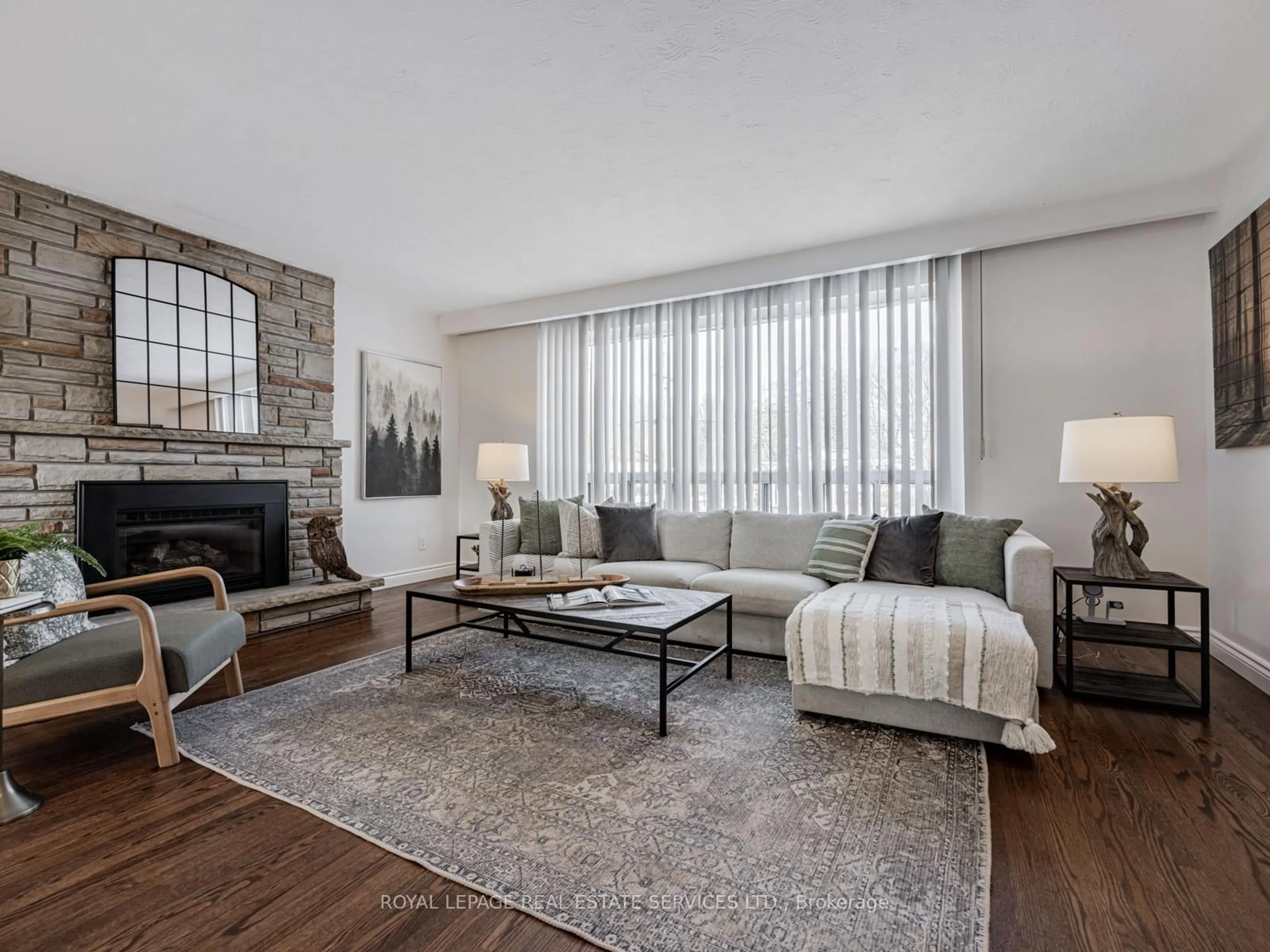 Living room with furniture, unknown for 36 Ravenview Dr, Toronto Ontario M1E 3M1