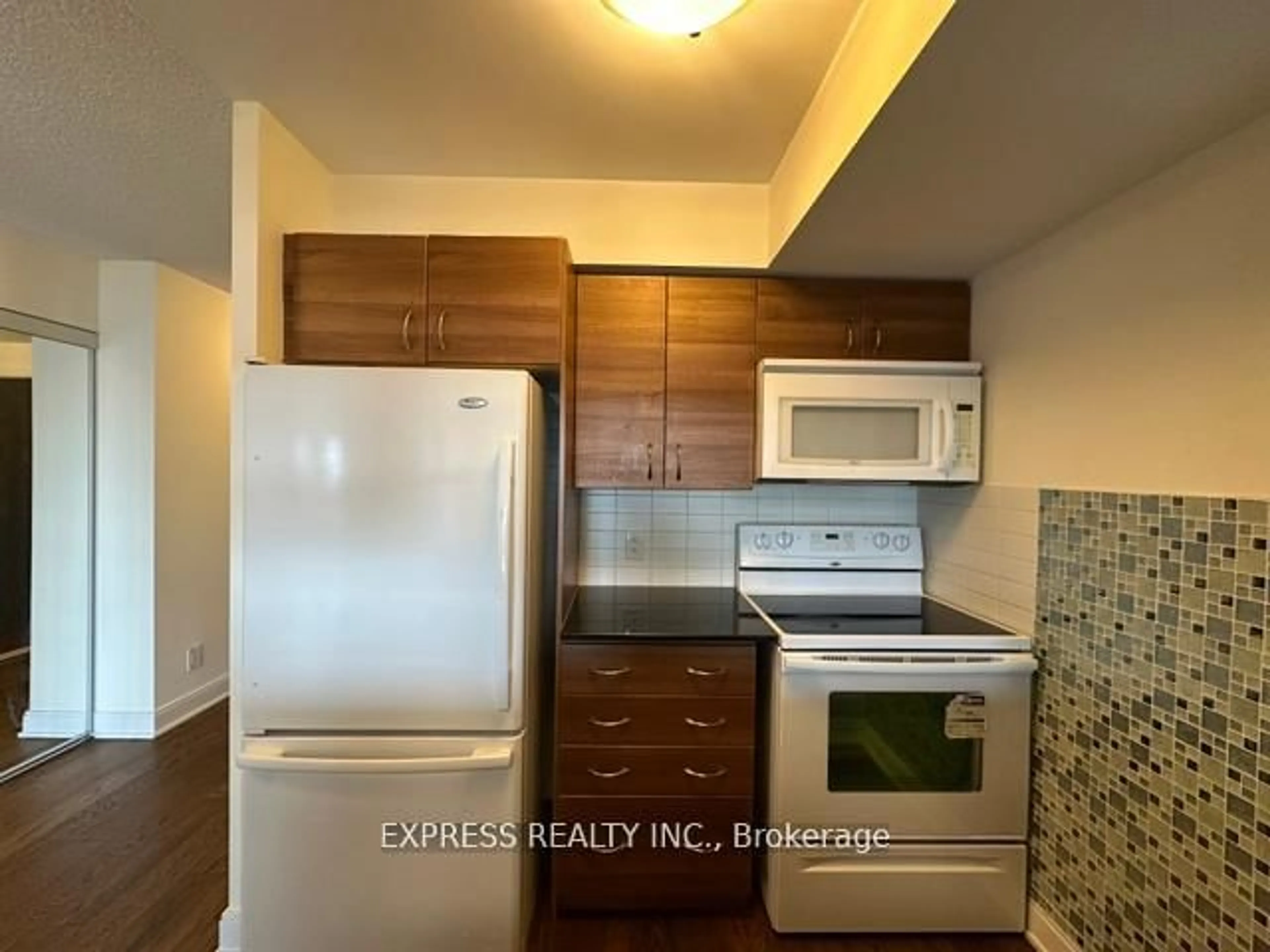 Standard kitchen, unknown for 125 Village Green Sq #2806, Toronto Ontario M1S 0L1