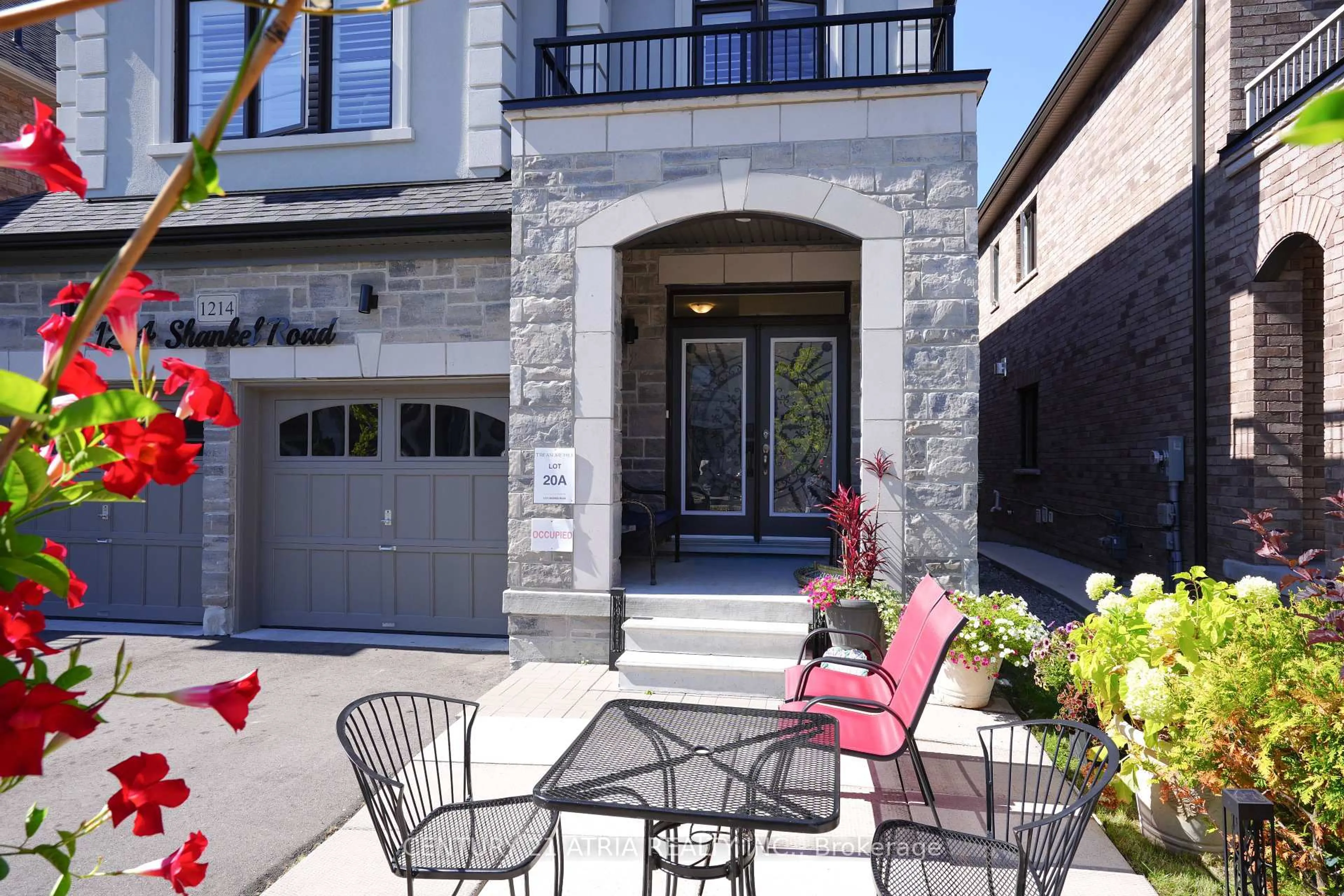 Patio, street for 1214 Shankel Rd, Oshawa Ontario L1K 3G2