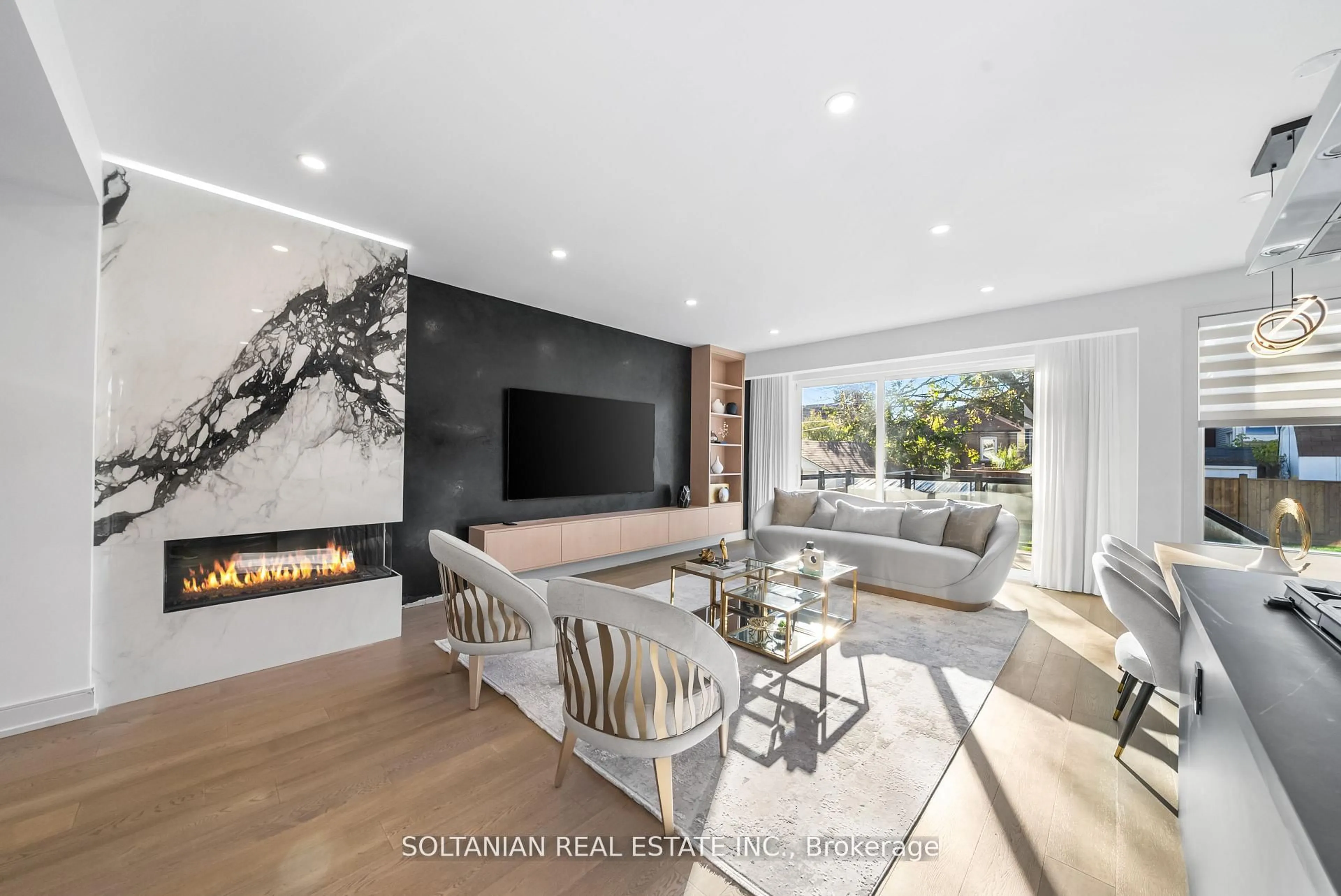 Living room with furniture, unknown for 62 Inwood Ave, Toronto Ontario M4J 3Y5