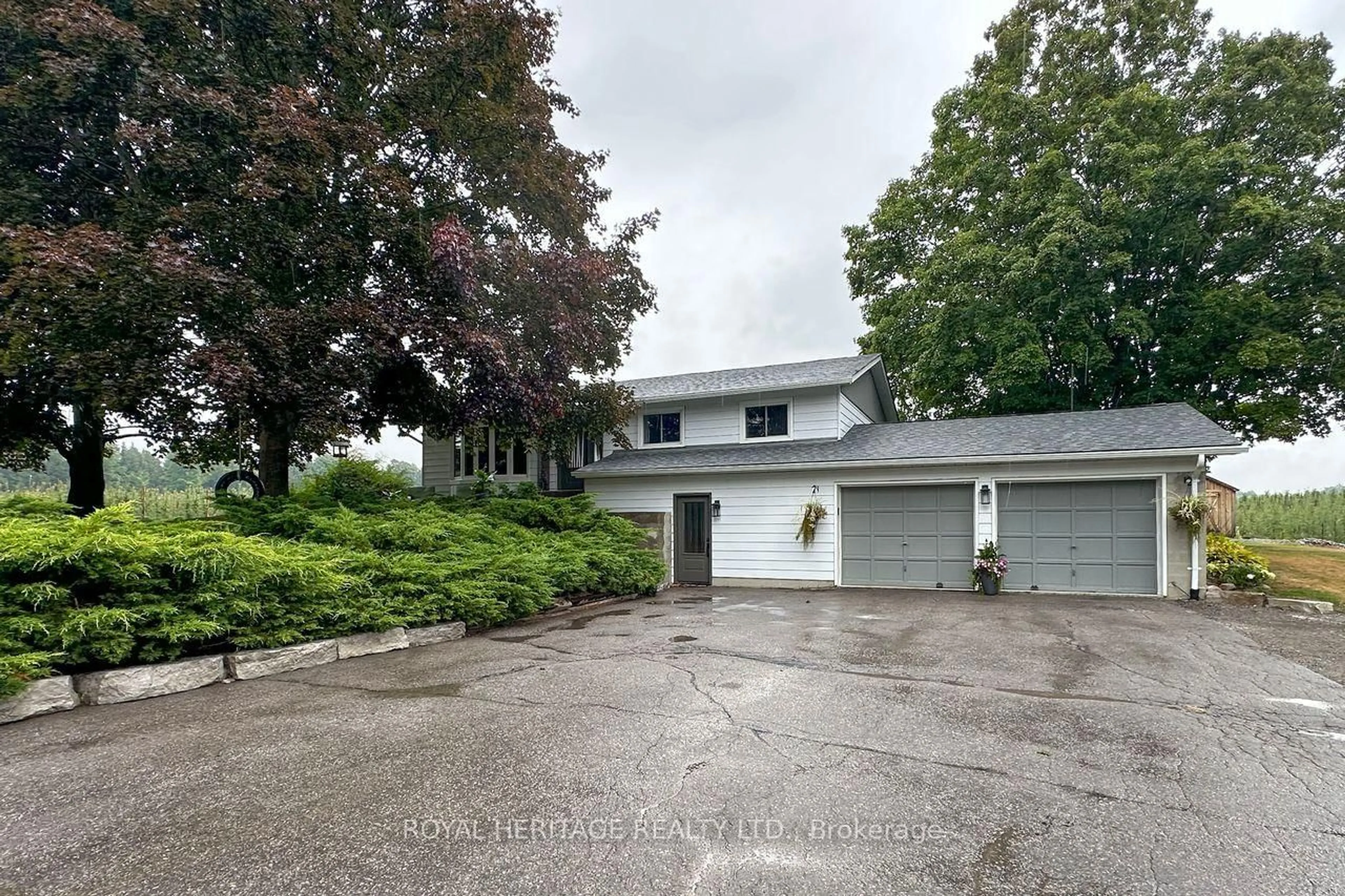 A pic from outside/outdoor area/front of a property/back of a property/a pic from drone, street for 3517 Lockhart Rd, Clarington Ontario L1B 0S1