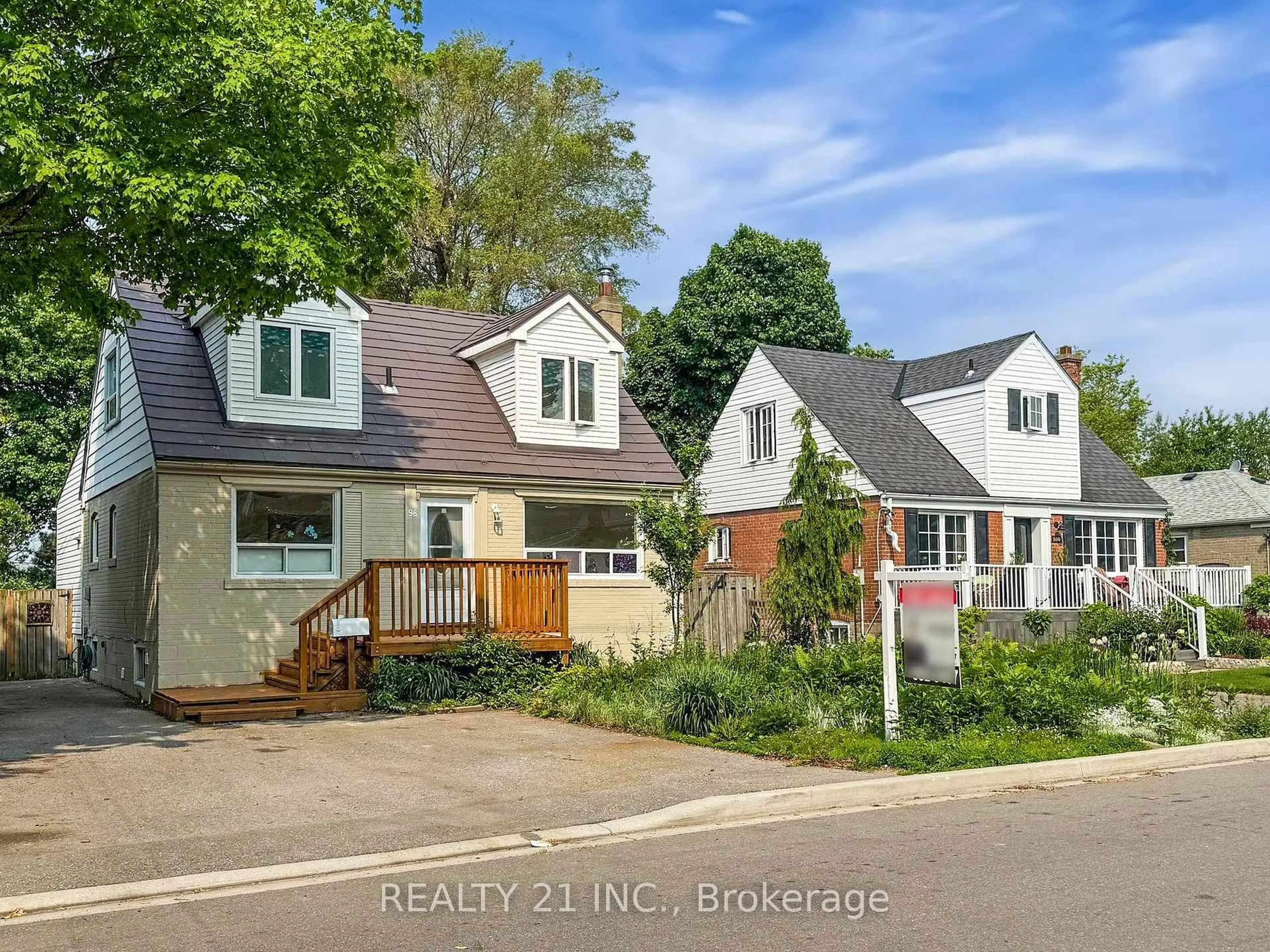A pic from outside/outdoor area/front of a property/back of a property/a pic from drone, street for 98 Natal Ave, Toronto Ontario M1N 3V6