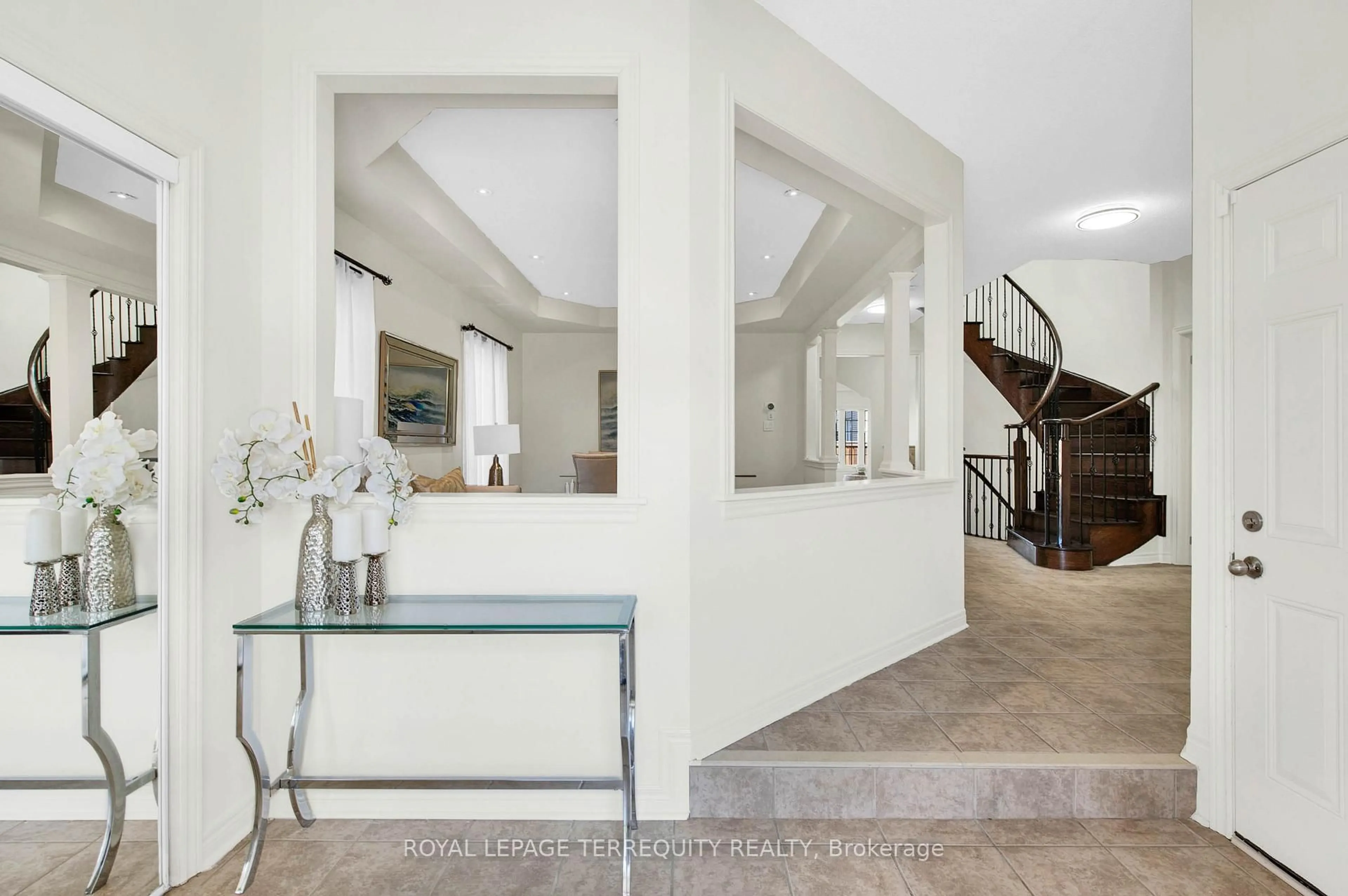 Indoor entryway for 36 Crellin St, Ajax Ontario L1Z 0P1