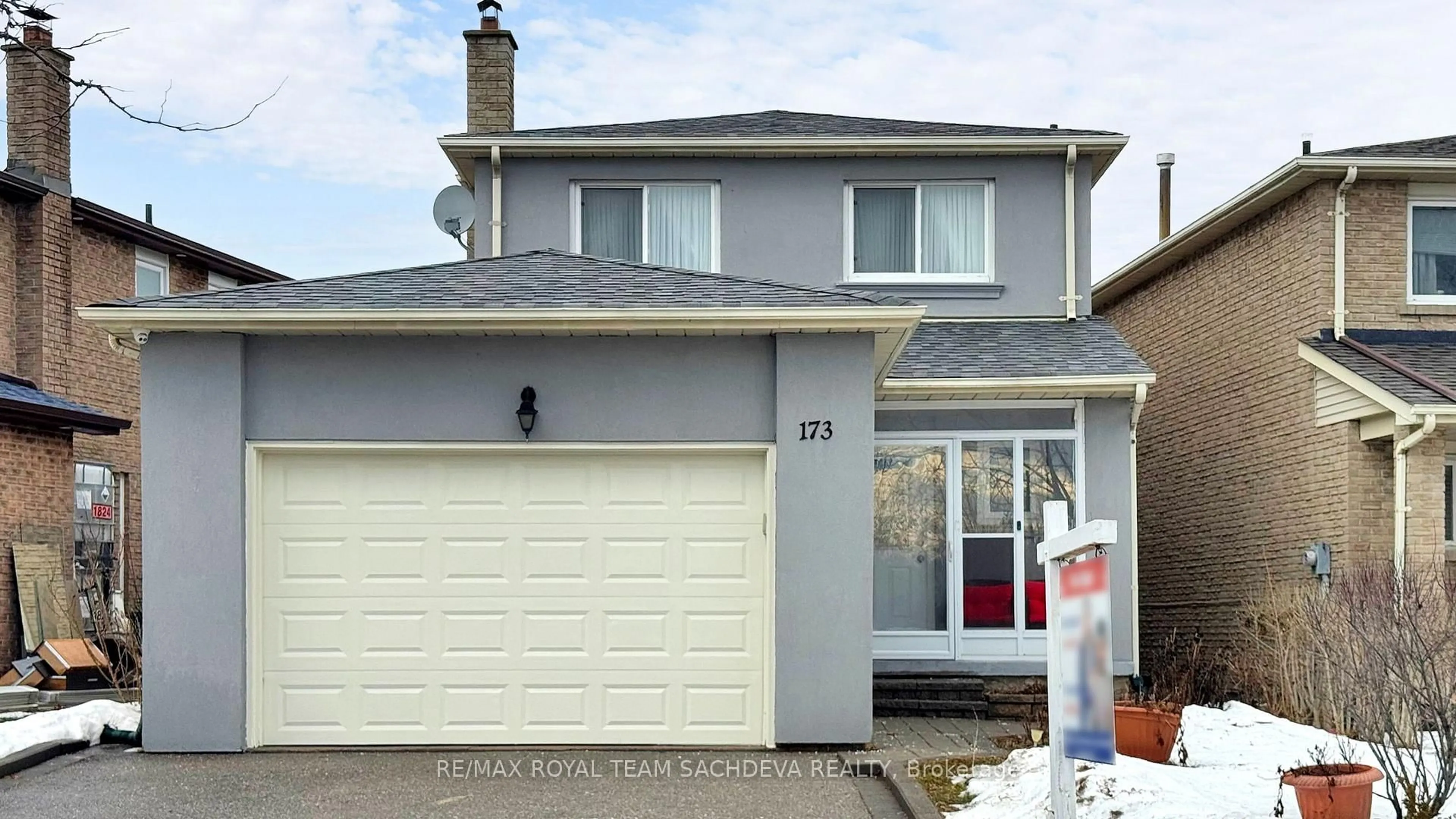 Home with vinyl exterior material, street for 173 Dean Park Rd, Toronto Ontario M1B 2W9