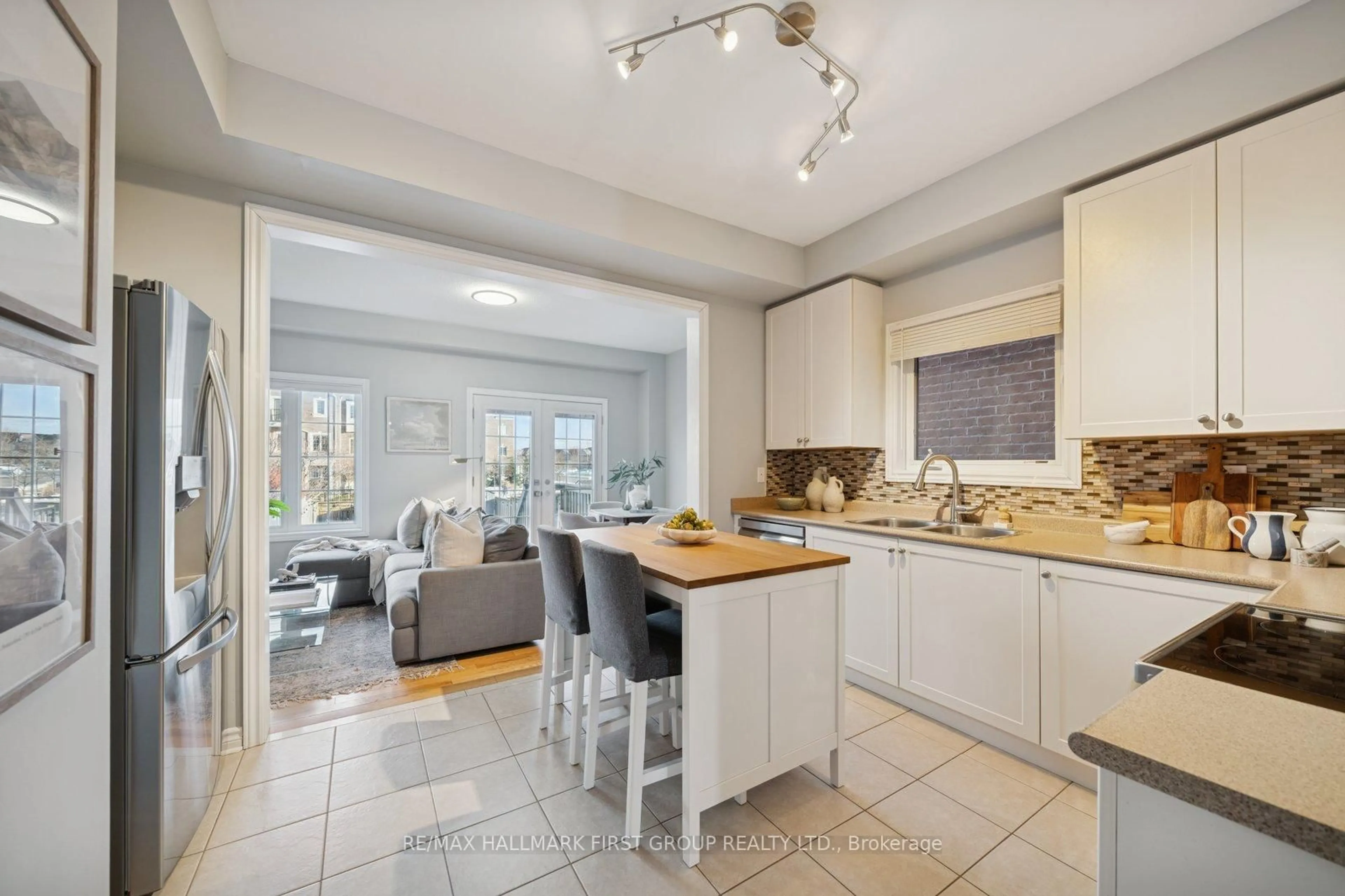 Open concept kitchen, ceramic/tile floor for 35 Beckett Cres, Clarington Ontario L1E 3J4