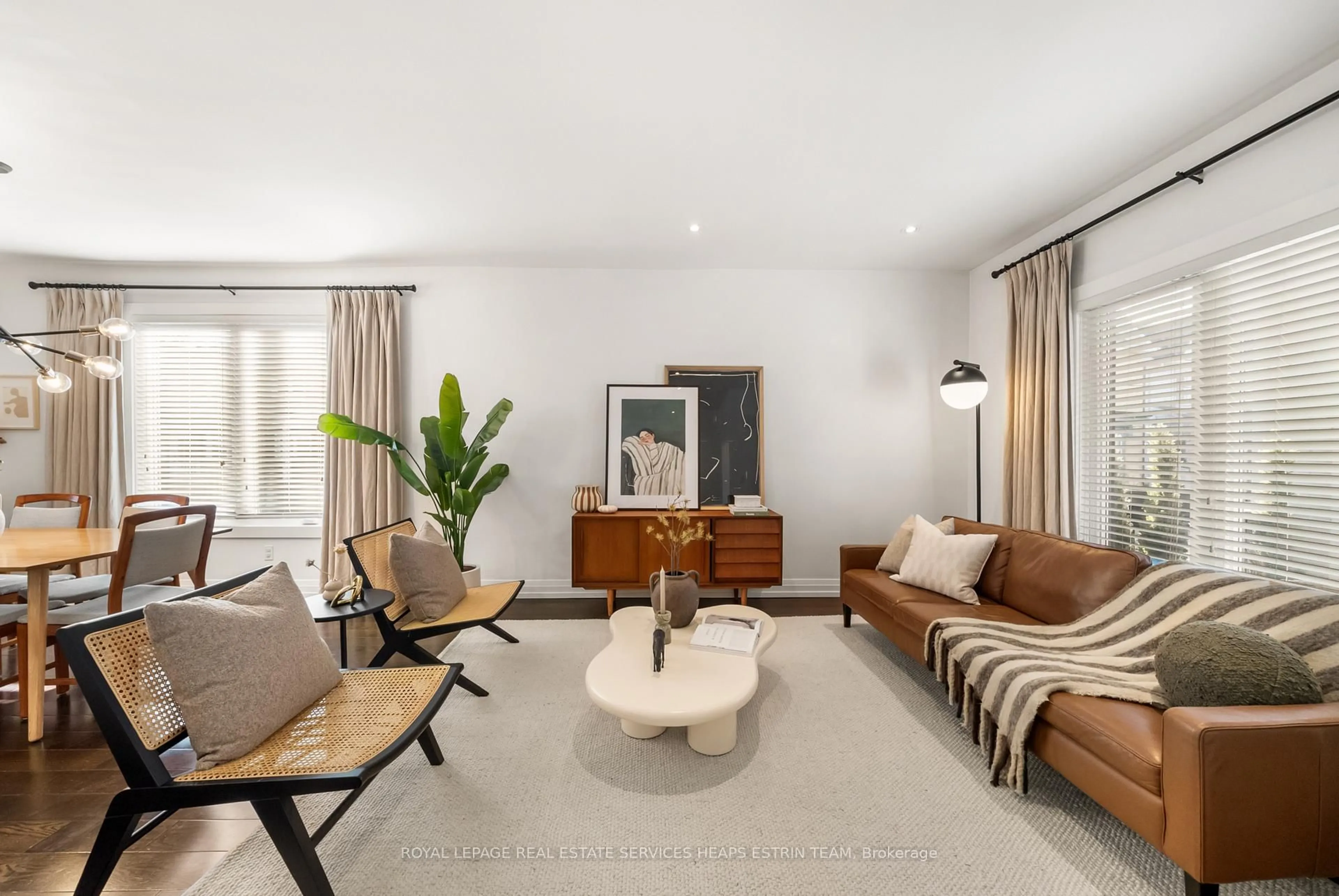 Living room with furniture, unknown for 1 Ravina Cres, Toronto Ontario M4J 3L9