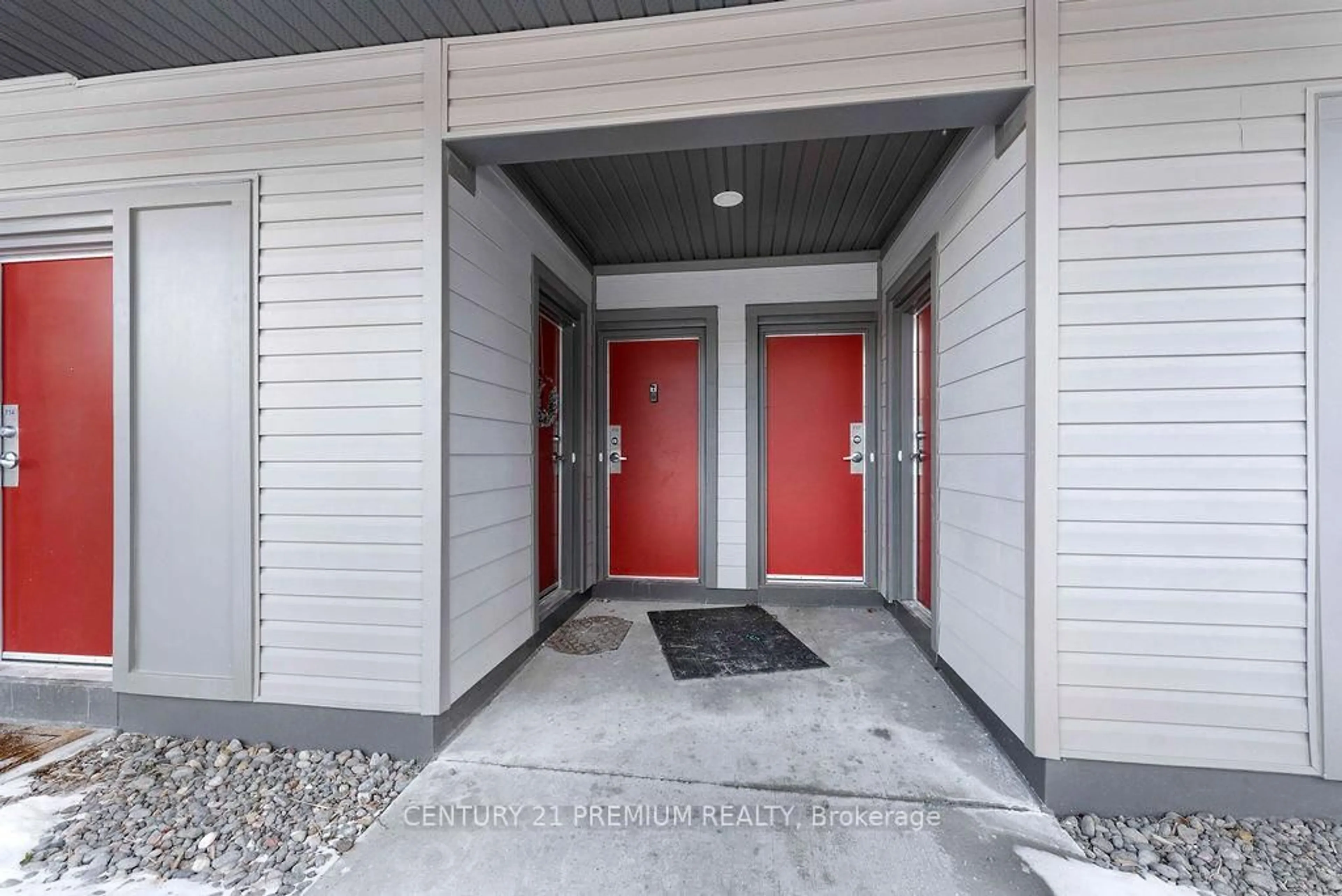 Indoor foyer for 2635 William Jackson Dr #715, Pickering Ontario L1X 0L4