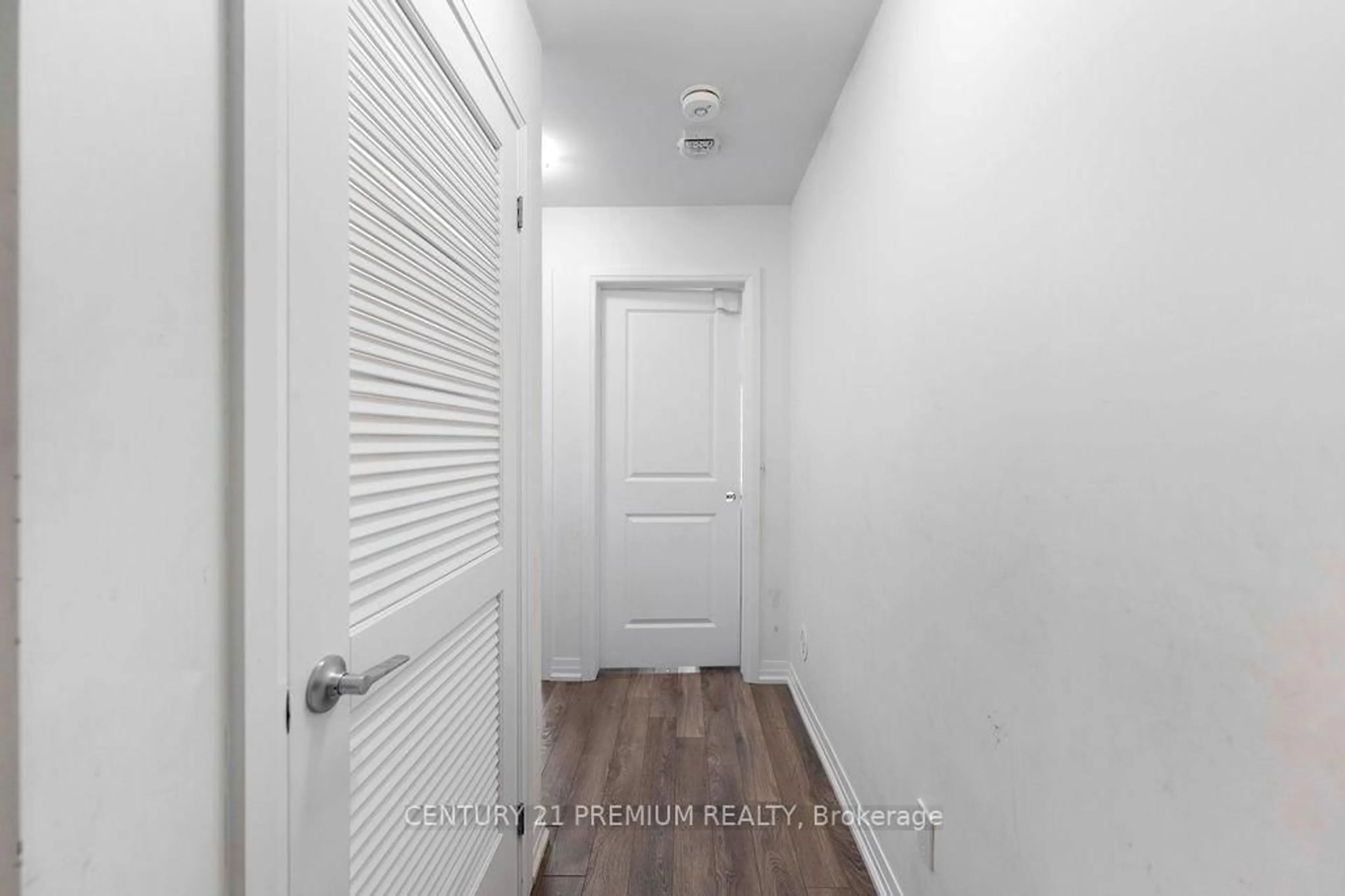 Indoor entryway for 2635 William Jackson Dr #715, Pickering Ontario L1X 0L4